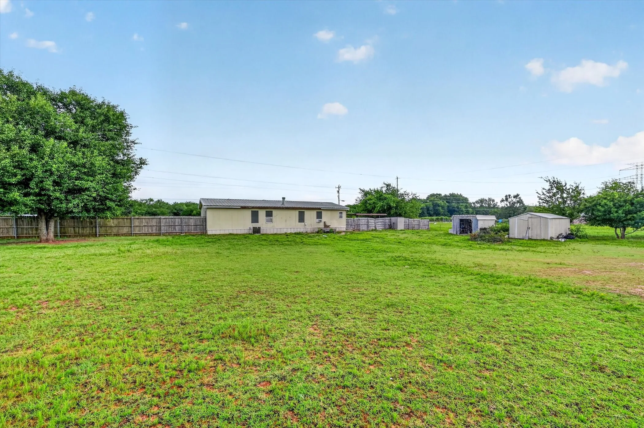 Mobile Home For Sale in Johnson County , 8316 County Road 508, Alvarado, Texas 76009, 3 Bedroom, 2 Bathroom, Garage spaces, 1,568 Sqft, built in 1994, mls#21298393, Real Estate Agent in Alvarado, Homes For Sale in Johnson county, Homes For Sale in Alvarado, Realtor in Alvarado Texas, Real Estate Brokerage Independent Realty Texas, Luminita Cordes Realtor