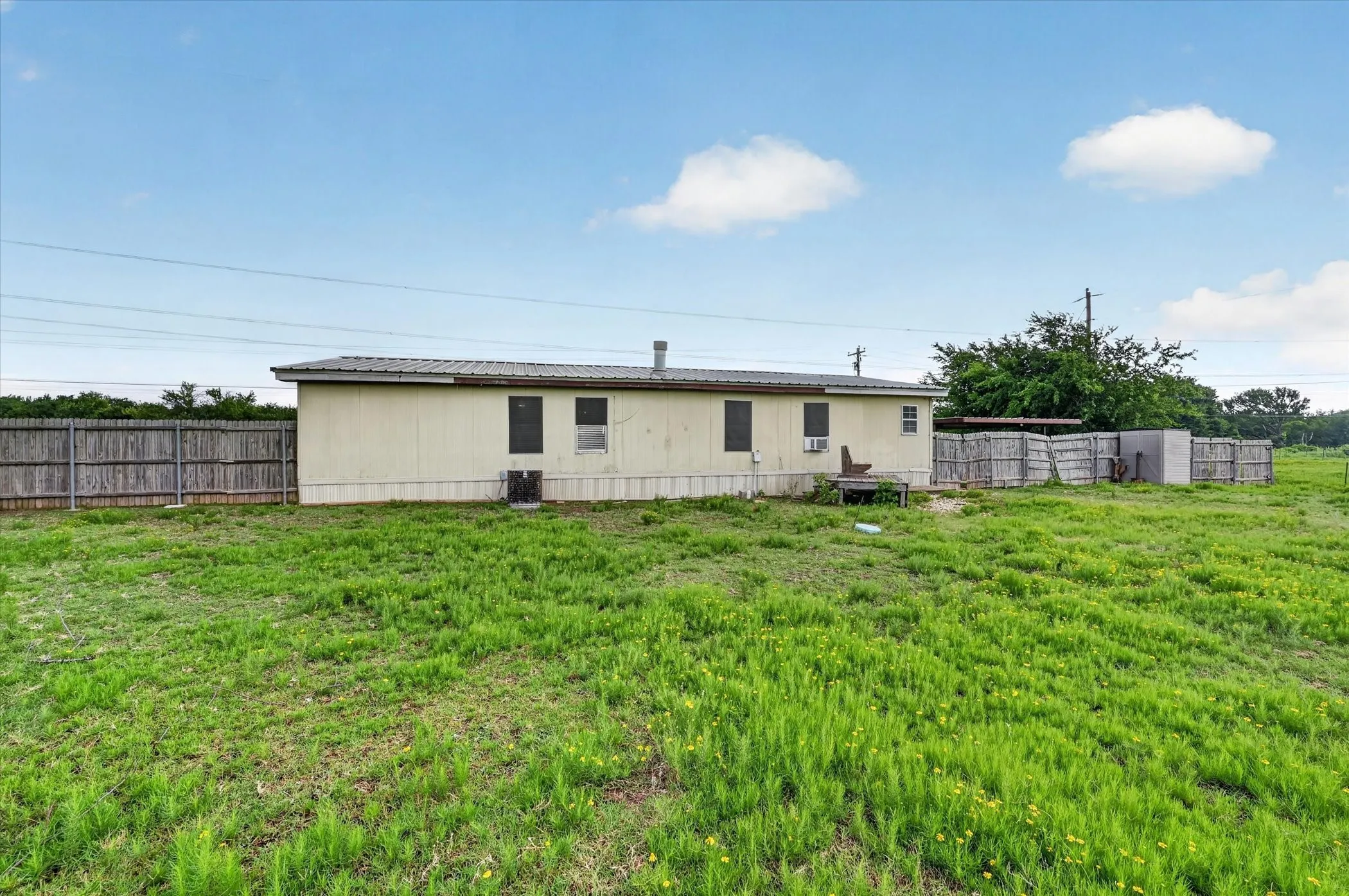 Mobile Home For Sale in Johnson County , 8316 County Road 508, Alvarado, Texas 76009, 3 Bedroom, 2 Bathroom, Garage spaces, 1,568 Sqft, built in 1994, mls#21298393, Real Estate Agent in Alvarado, Homes For Sale in Johnson county, Homes For Sale in Alvarado, Realtor in Alvarado Texas, Real Estate Brokerage Independent Realty Texas, Luminita Cordes Realtor