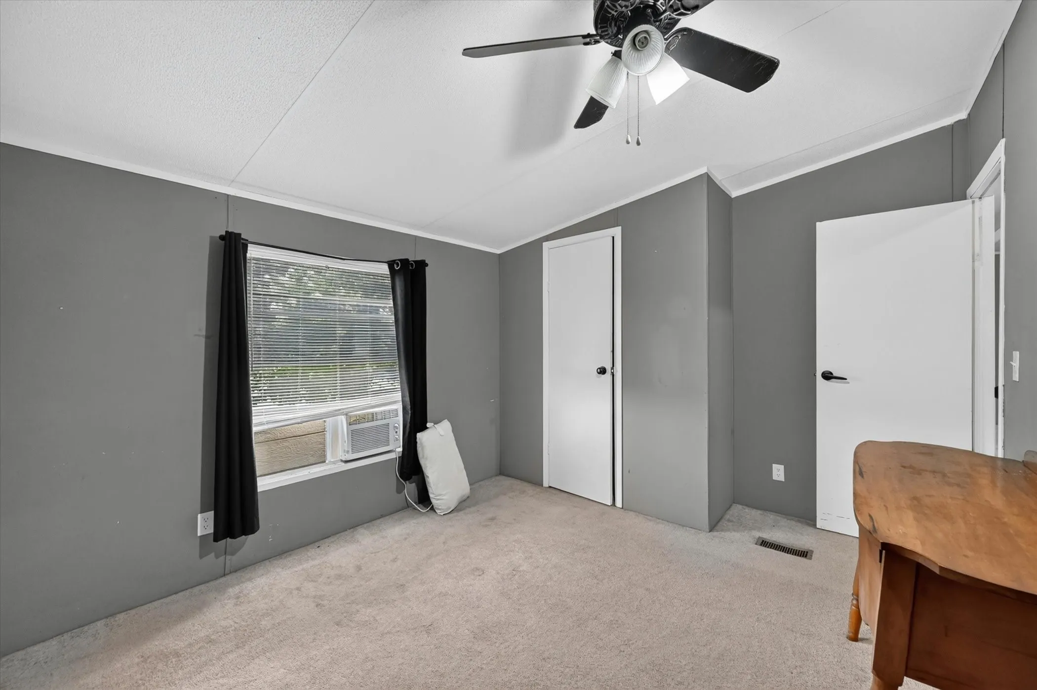 Mobile Home For Sale in Johnson County , 8316 County Road 508, Alvarado, Texas 76009, 3 Bedroom, 2 Bathroom, Garage spaces, 1,568 Sqft, built in 1994, mls#21298393, Real Estate Agent in Alvarado, Homes For Sale in Johnson county, Homes For Sale in Alvarado, Realtor in Alvarado Texas, Real Estate Brokerage Independent Realty Texas, Luminita Cordes Realtor