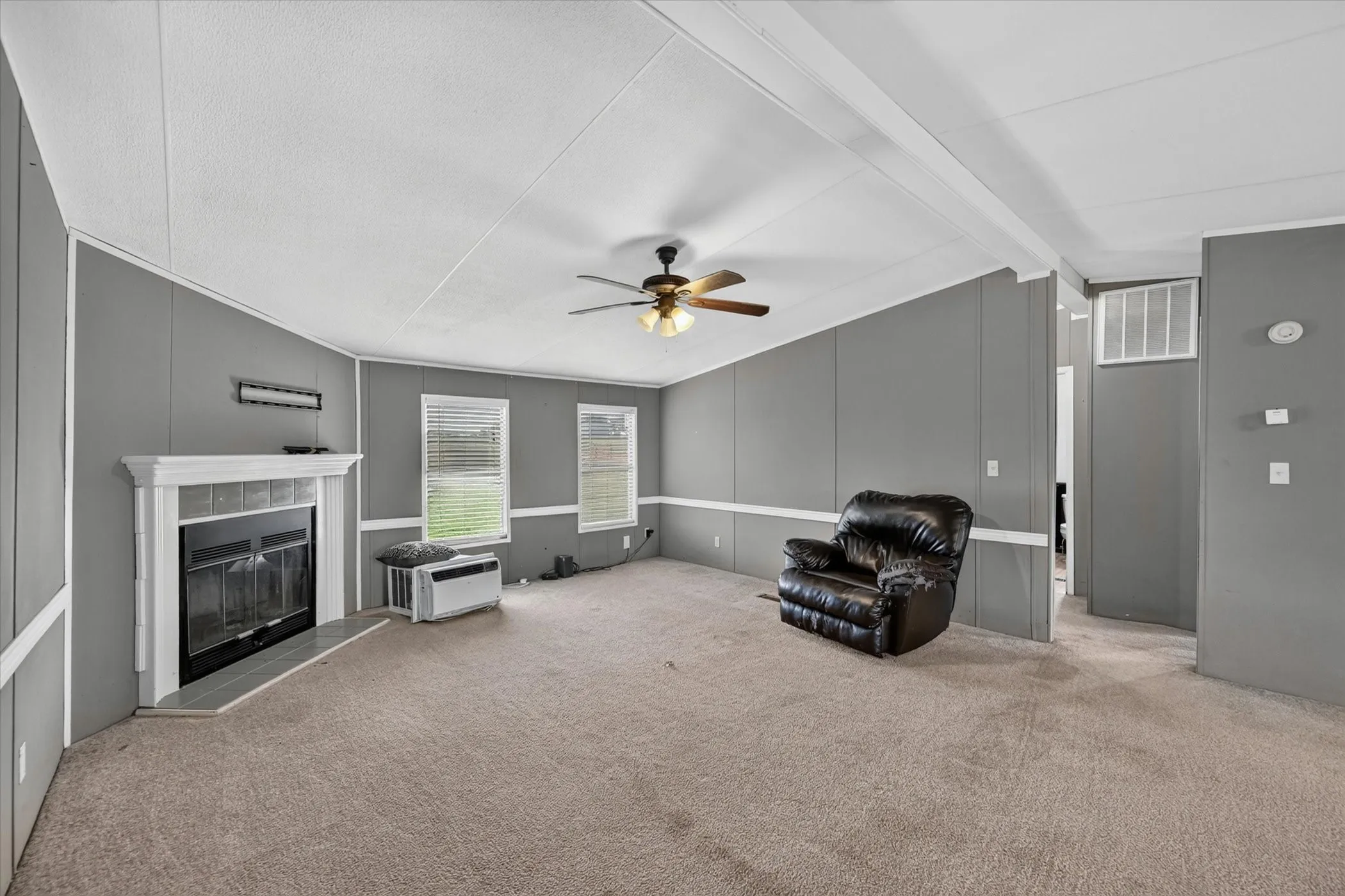 Mobile Home For Sale in Johnson County , 8316 County Road 508, Alvarado, Texas 76009, 3 Bedroom, 2 Bathroom, Garage spaces, 1,568 Sqft, built in 1994, mls#21298393, Real Estate Agent in Alvarado, Homes For Sale in Johnson county, Homes For Sale in Alvarado, Realtor in Alvarado Texas, Real Estate Brokerage Independent Realty Texas, Luminita Cordes Realtor