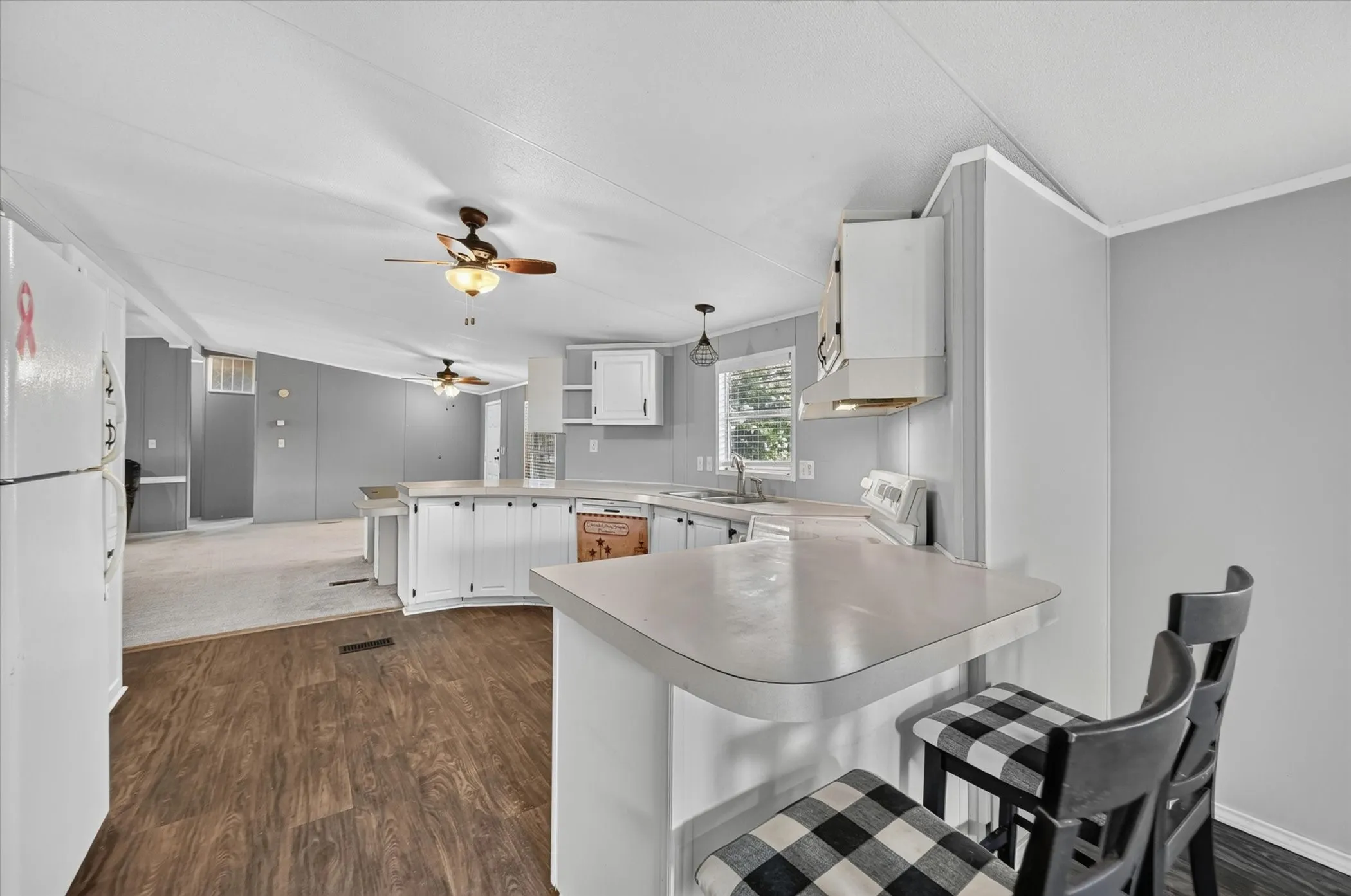 Mobile Home For Sale in Johnson County , 8316 County Road 508, Alvarado, Texas 76009, 3 Bedroom, 2 Bathroom, Garage spaces, 1,568 Sqft, built in 1994, mls#21298393, Real Estate Agent in Alvarado, Homes For Sale in Johnson county, Homes For Sale in Alvarado, Realtor in Alvarado Texas, Real Estate Brokerage Independent Realty Texas, Luminita Cordes Realtor