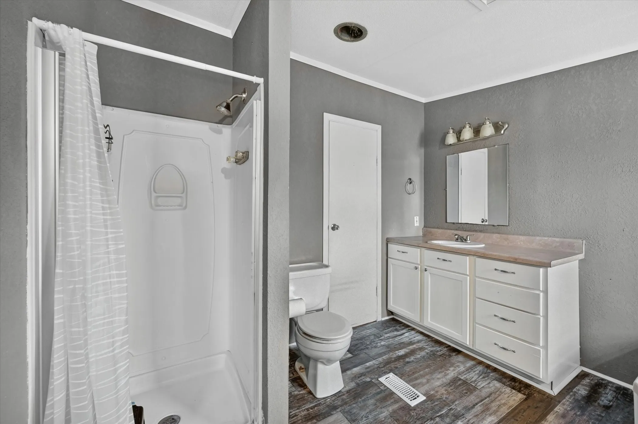 Mobile Home For Sale in Johnson County , 8316 County Road 508, Alvarado, Texas 76009, 3 Bedroom, 2 Bathroom, Garage spaces, 1,568 Sqft, built in 1994, mls#21298393, Real Estate Agent in Alvarado, Homes For Sale in Johnson county, Homes For Sale in Alvarado, Realtor in Alvarado Texas, Real Estate Brokerage Independent Realty Texas, Luminita Cordes Realtor