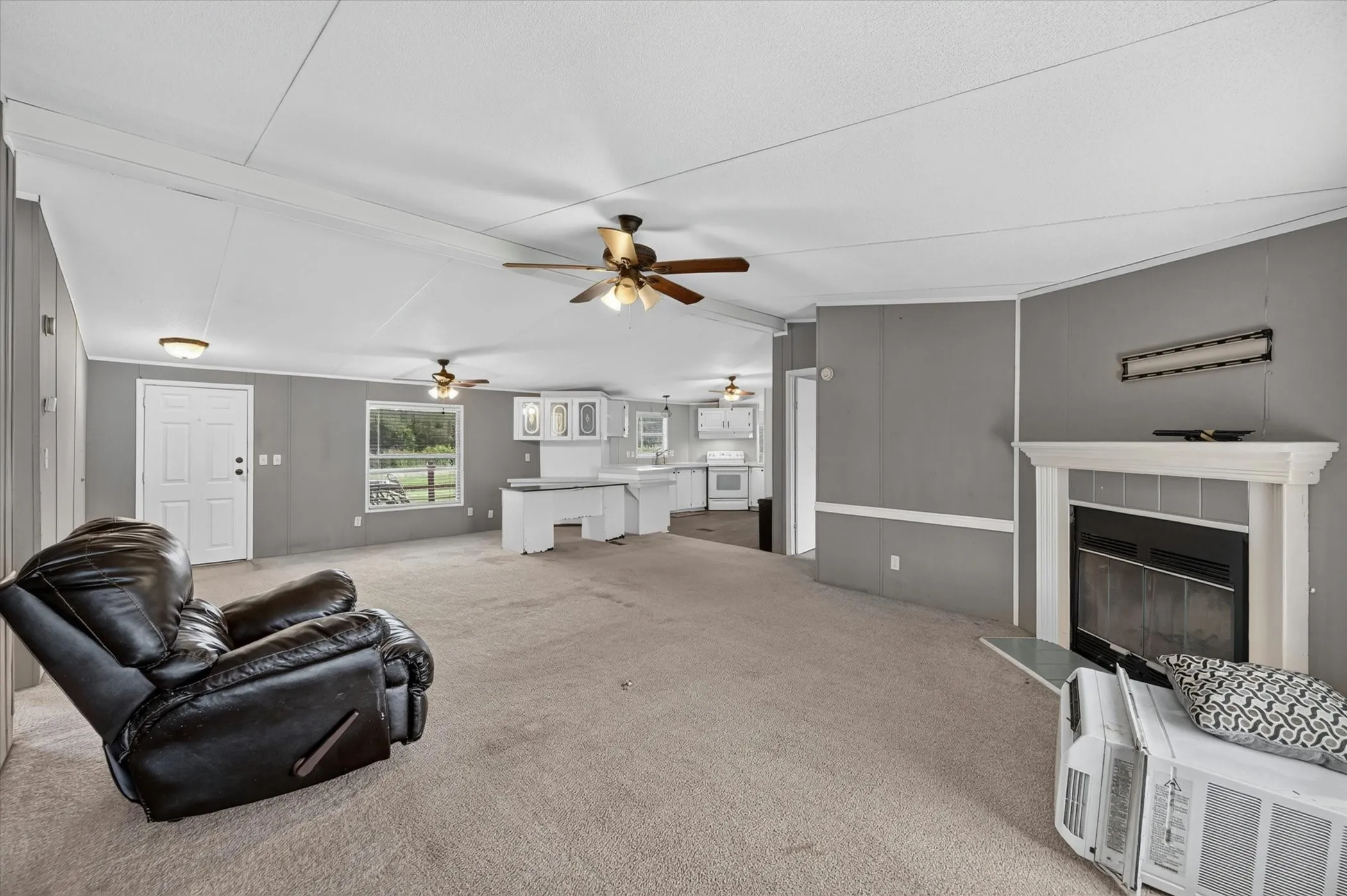Mobile Home For Sale in Johnson County , 8316 County Road 508, Alvarado, Texas 76009, 3 Bedroom, 2 Bathroom, Garage spaces, 1,568 Sqft, built in 1994, mls#21298393, Real Estate Agent in Alvarado, Homes For Sale in Johnson county, Homes For Sale in Alvarado, Realtor in Alvarado Texas, Real Estate Brokerage Independent Realty Texas, Luminita Cordes Realtor