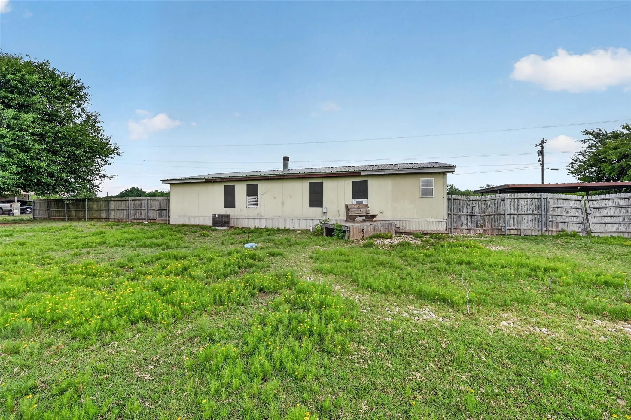Mobile Home For Sale in Johnson County , 8316 County Road 508, Alvarado, Texas 76009, 3 Bedroom, 2 Bathroom, Garage spaces, 1,568 Sqft, built in 1994, mls#21298393, Real Estate Agent in Alvarado, Homes For Sale in Johnson county, Homes For Sale in Alvarado, Realtor in Alvarado Texas, Real Estate Brokerage Independent Realty Texas, Luminita Cordes Realtor