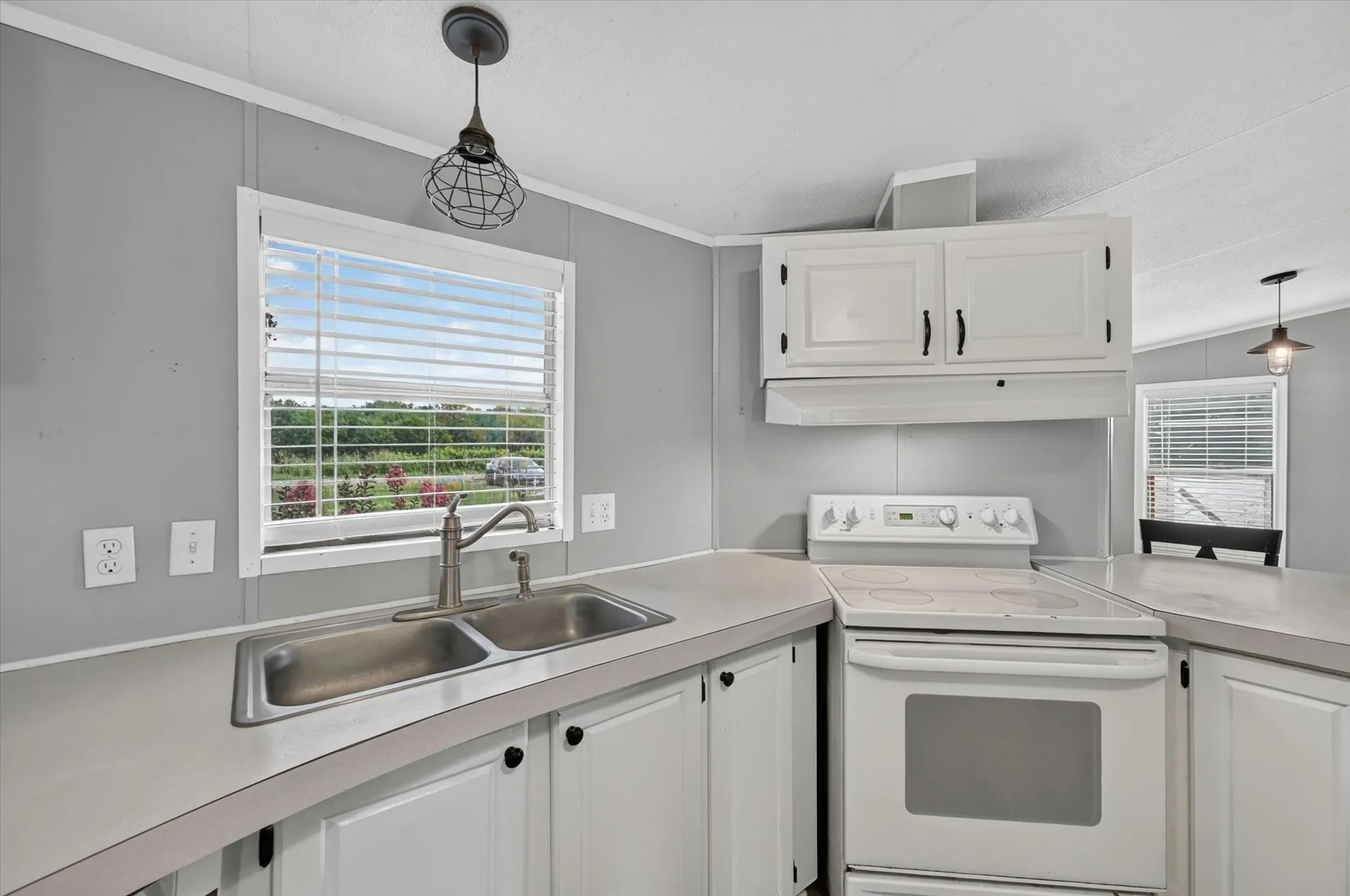Mobile Home For Sale in Johnson County , 8316 County Road 508, Alvarado, Texas 76009, 3 Bedroom, 2 Bathroom, Garage spaces, 1,568 Sqft, built in 1994, mls#21298393, Real Estate Agent in Alvarado, Homes For Sale in Johnson county, Homes For Sale in Alvarado, Realtor in Alvarado Texas, Real Estate Brokerage Independent Realty Texas, Luminita Cordes Realtor