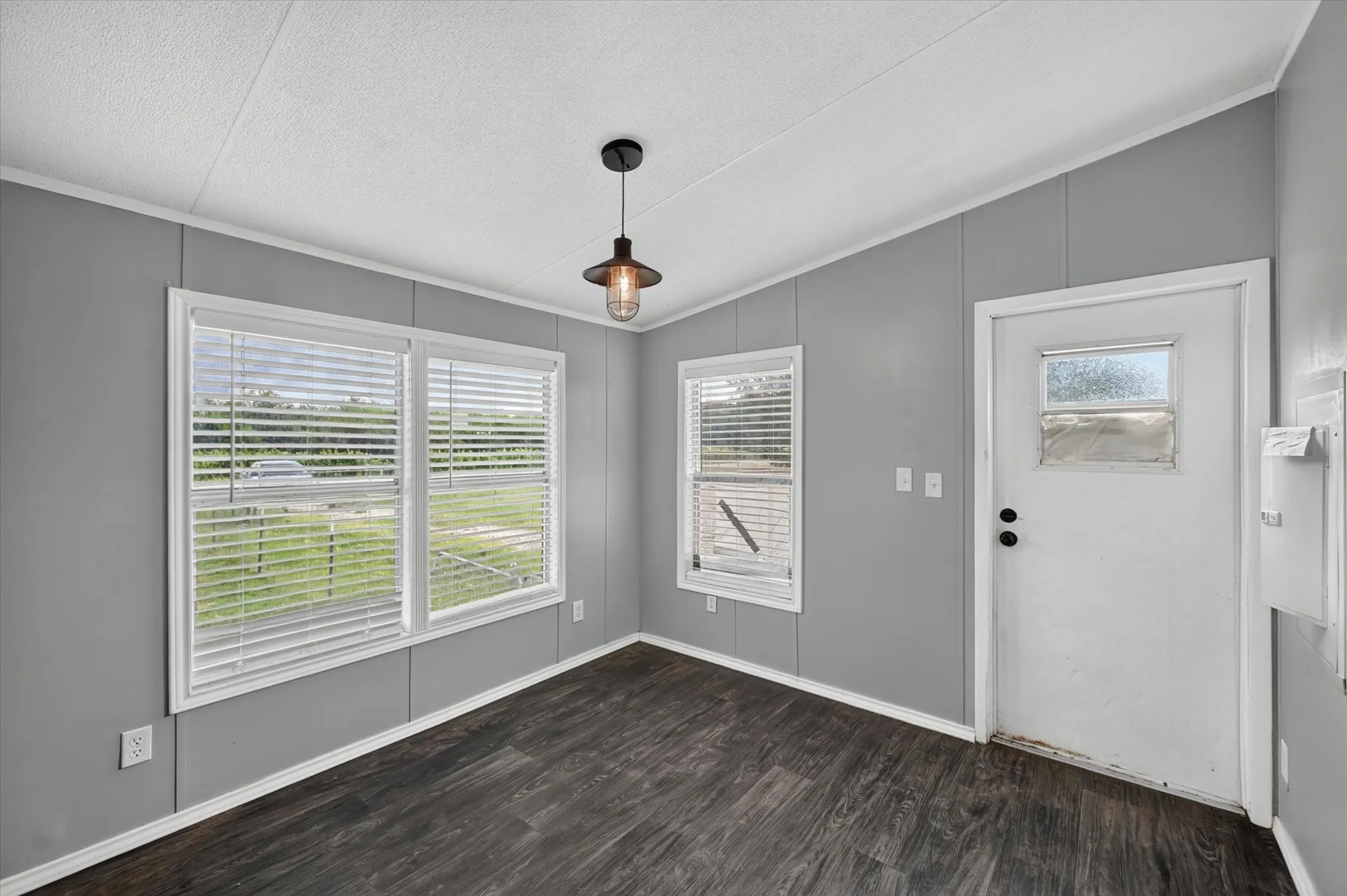 Mobile Home For Sale in Johnson County , 8316 County Road 508, Alvarado, Texas 76009, 3 Bedroom, 2 Bathroom, Garage spaces, 1,568 Sqft, built in 1994, mls#21298393, Real Estate Agent in Alvarado, Homes For Sale in Johnson county, Homes For Sale in Alvarado, Realtor in Alvarado Texas, Real Estate Brokerage Independent Realty Texas, Luminita Cordes Realtor