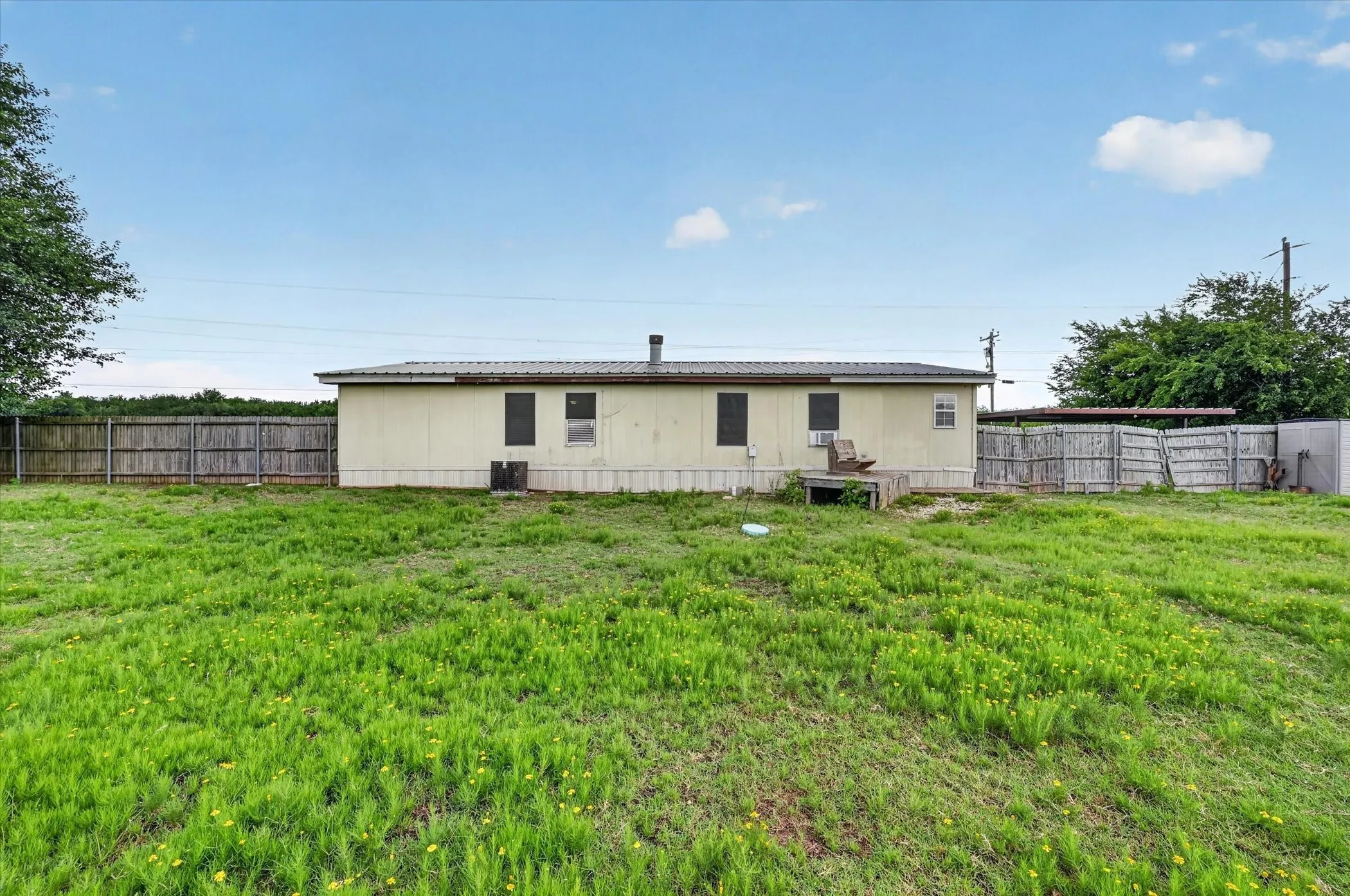 Mobile Home For Sale in Johnson County , 8316 County Road 508, Alvarado, Texas 76009, 3 Bedroom, 2 Bathroom, Garage spaces, 1,568 Sqft, built in 1994, mls#21298393, Real Estate Agent in Alvarado, Homes For Sale in Johnson county, Homes For Sale in Alvarado, Realtor in Alvarado Texas, Real Estate Brokerage Independent Realty Texas, Luminita Cordes Realtor