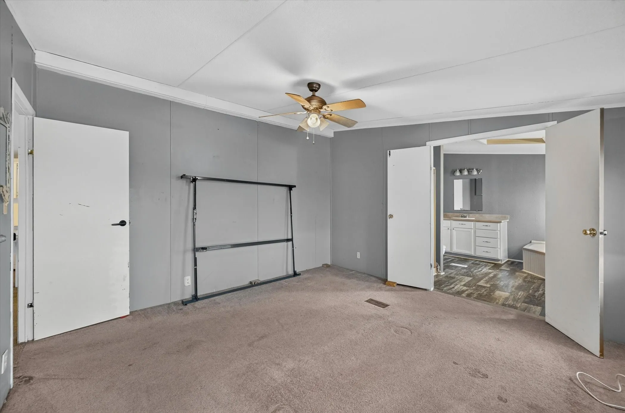 Mobile Home For Sale in Johnson County , 8316 County Road 508, Alvarado, Texas 76009, 3 Bedroom, 2 Bathroom, Garage spaces, 1,568 Sqft, built in 1994, mls#21298393, Real Estate Agent in Alvarado, Homes For Sale in Johnson county, Homes For Sale in Alvarado, Realtor in Alvarado Texas, Real Estate Brokerage Independent Realty Texas, Luminita Cordes Realtor