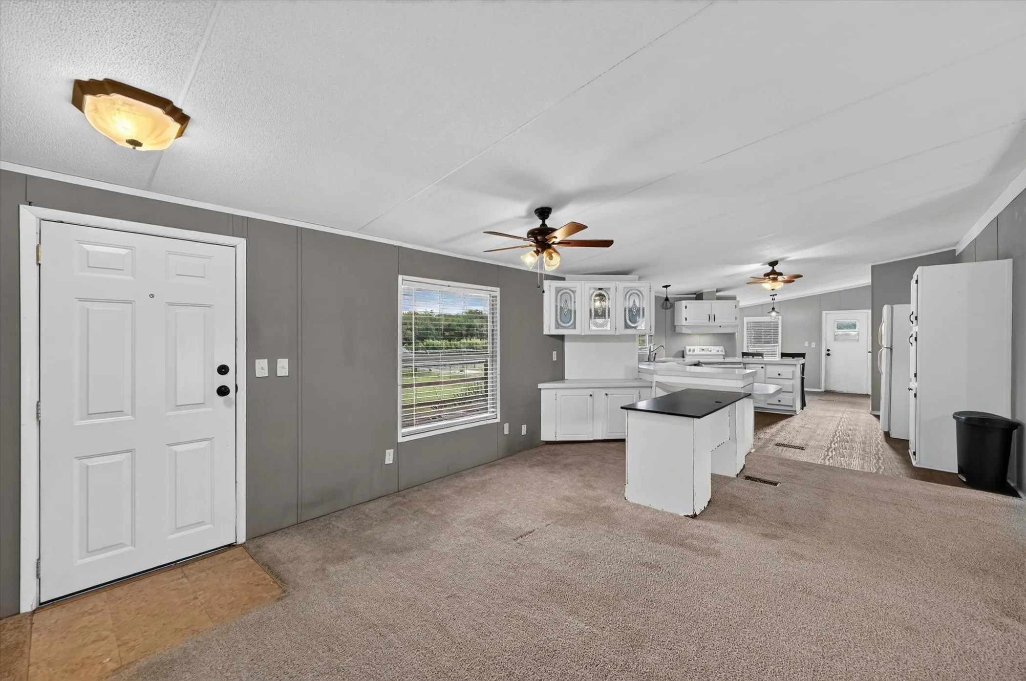Mobile Home For Sale in Johnson County , 8316 County Road 508, Alvarado, Texas 76009, 3 Bedroom, 2 Bathroom, Garage spaces, 1,568 Sqft, built in 1994, mls#21298393, Real Estate Agent in Alvarado, Homes For Sale in Johnson county, Homes For Sale in Alvarado, Realtor in Alvarado Texas, Real Estate Brokerage Independent Realty Texas, Luminita Cordes Realtor