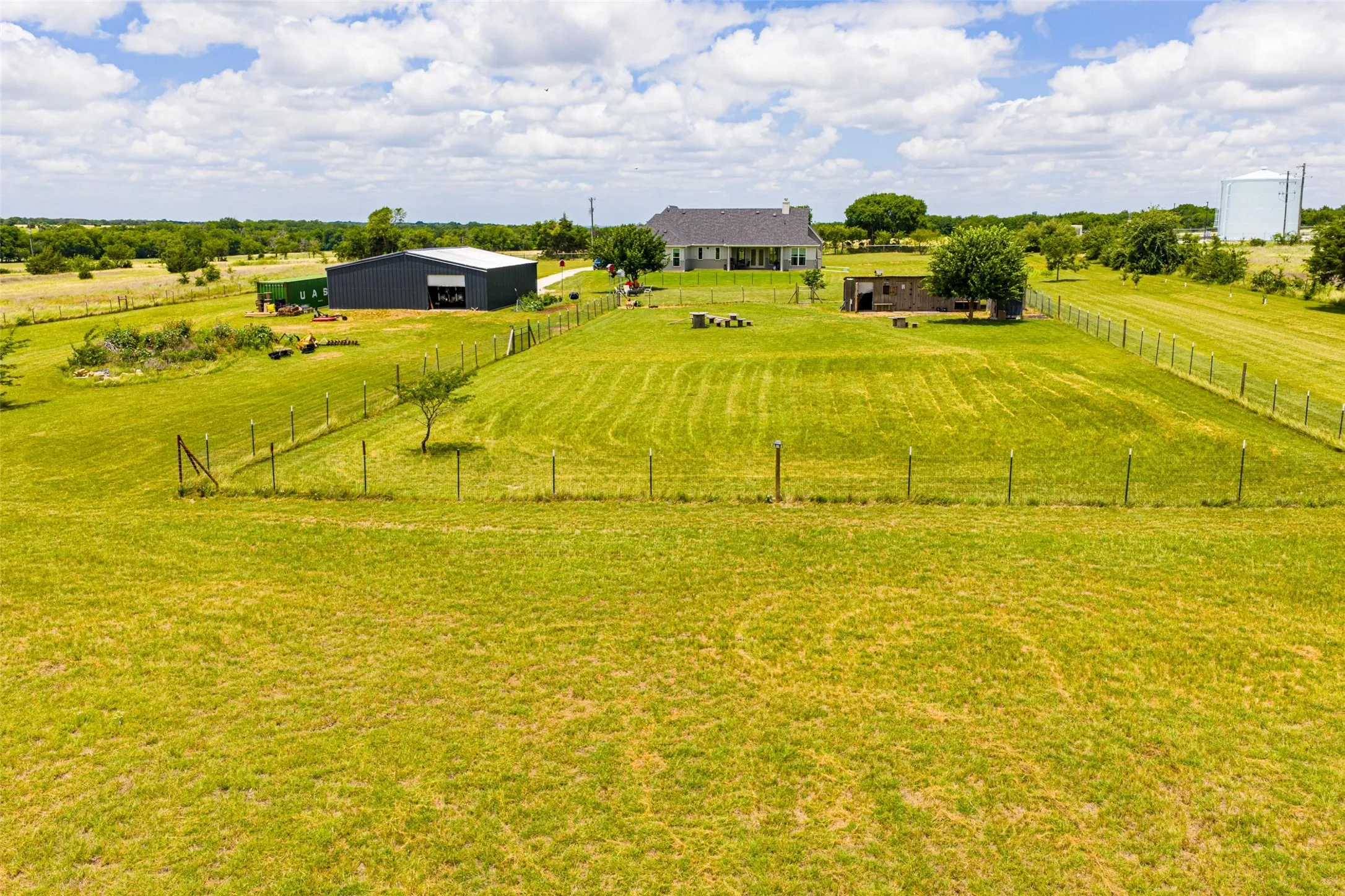 Single Family Residence For Sale in Ellis County , 761 Dovie Lane, Milford, Texas 76670, 3 Bedroom, 2 Bathroom, 2 Garage spaces, 2,410 Sqft, built in 2023, mls#21311036, Real Estate Agent in Milford, Homes For Sale in Ellis county, Homes For Sale in Milford, Realtor in Milford Texas, Real Estate Brokerage Independent Realty Texas, Luminita Cordes Realtor