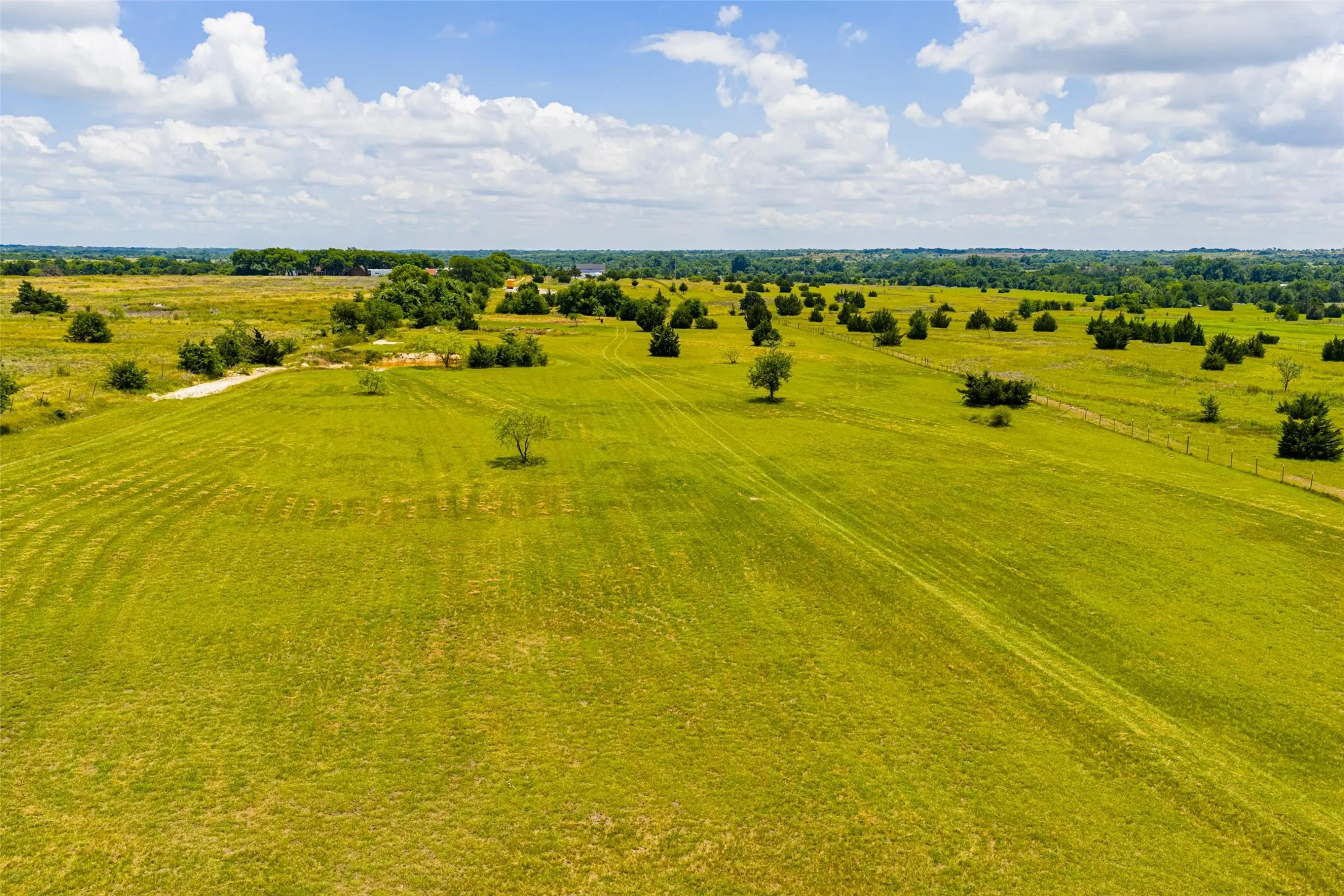 Single Family Residence For Sale in Ellis County , 761 Dovie Lane, Milford, Texas 76670, 3 Bedroom, 2 Bathroom, 2 Garage spaces, 2,410 Sqft, built in 2023, mls#21311036, Real Estate Agent in Milford, Homes For Sale in Ellis county, Homes For Sale in Milford, Realtor in Milford Texas, Real Estate Brokerage Independent Realty Texas, Luminita Cordes Realtor