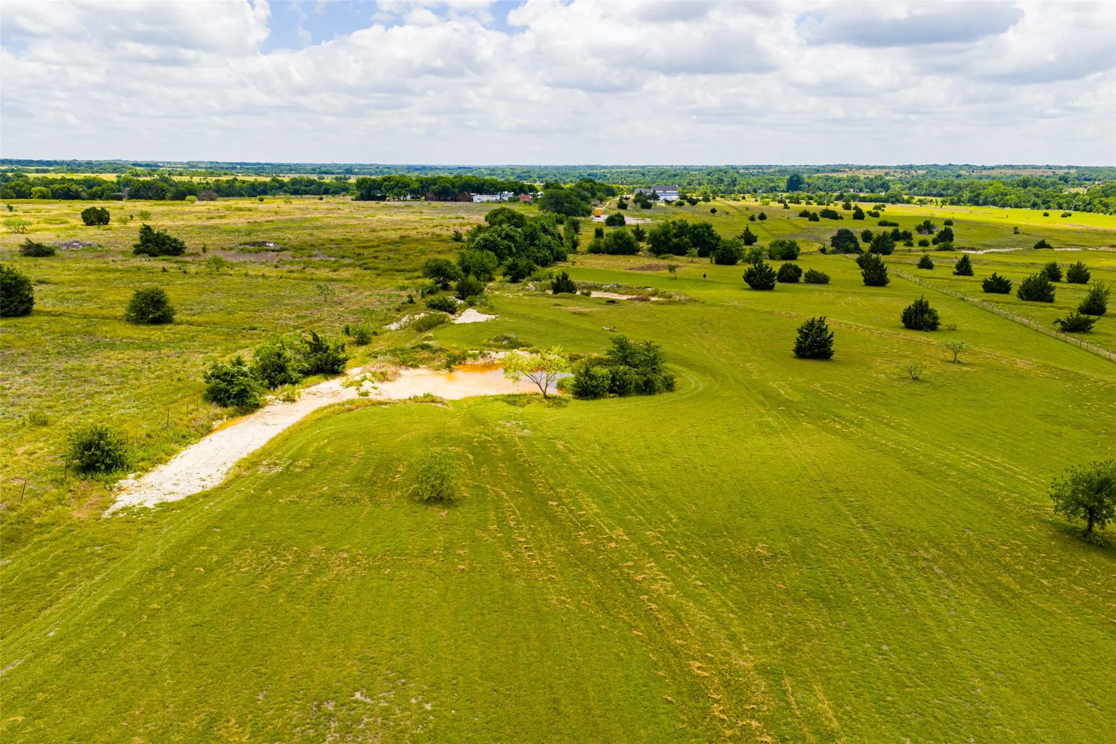 Single Family Residence For Sale in Ellis County , 761 Dovie Lane, Milford, Texas 76670, 3 Bedroom, 2 Bathroom, 2 Garage spaces, 2,410 Sqft, built in 2023, mls#21311036, Real Estate Agent in Milford, Homes For Sale in Ellis county, Homes For Sale in Milford, Realtor in Milford Texas, Real Estate Brokerage Independent Realty Texas, Luminita Cordes Realtor