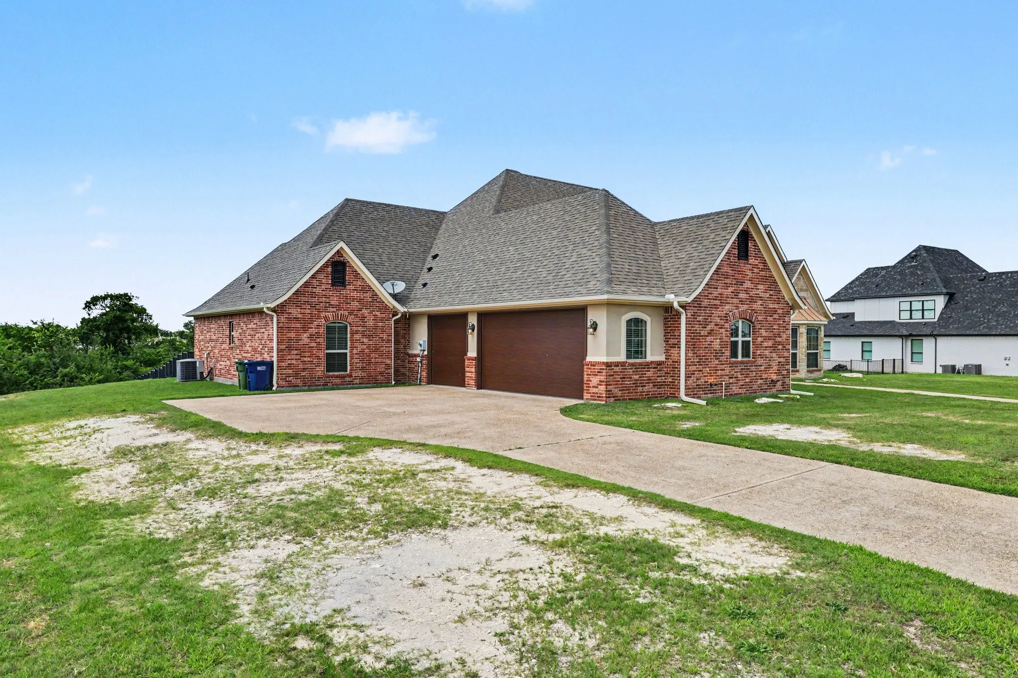 Single Family Residence For Sale in Grayson County , 2016 Fox Bend Trace, Gunter, Texas 75058, 4 Bedroom, 4 Bathroom, 3 Garage spaces, 3,308 Sqft, built in 2014, mls#21310646, Real Estate Agent in Gunter, Homes For Sale in Grayson county, Homes For Sale in Gunter, Realtor in Gunter Texas, Real Estate Brokerage Independent Realty Texas, Luminita Cordes Realtor
