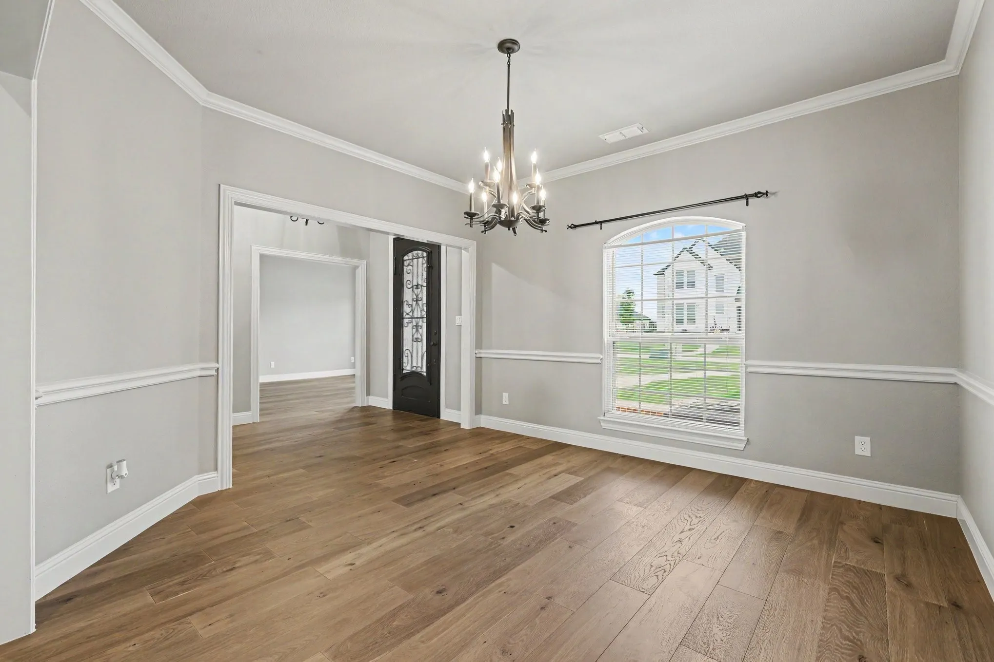 Single Family Residence For Sale in Grayson County , 2016 Fox Bend Trace, Gunter, Texas 75058, 4 Bedroom, 4 Bathroom, 3 Garage spaces, 3,308 Sqft, built in 2014, mls#21310646, Real Estate Agent in Gunter, Homes For Sale in Grayson county, Homes For Sale in Gunter, Realtor in Gunter Texas, Real Estate Brokerage Independent Realty Texas, Luminita Cordes Realtor