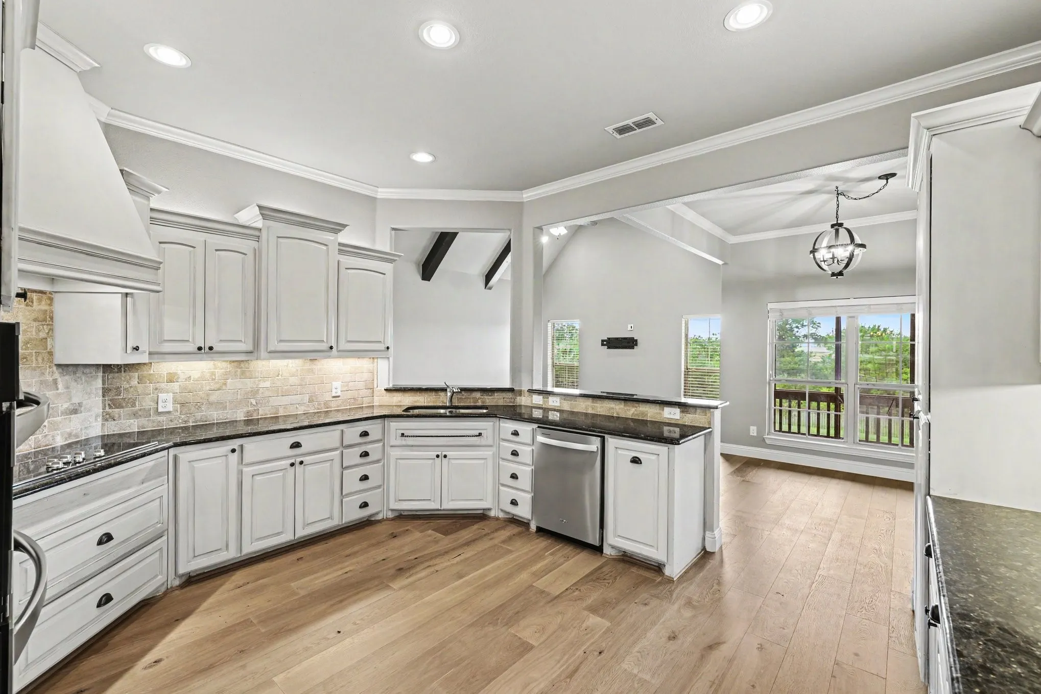Single Family Residence For Sale in Grayson County , 2016 Fox Bend Trace, Gunter, Texas 75058, 4 Bedroom, 4 Bathroom, 3 Garage spaces, 3,308 Sqft, built in 2014, mls#21310646, Real Estate Agent in Gunter, Homes For Sale in Grayson county, Homes For Sale in Gunter, Realtor in Gunter Texas, Real Estate Brokerage Independent Realty Texas, Luminita Cordes Realtor