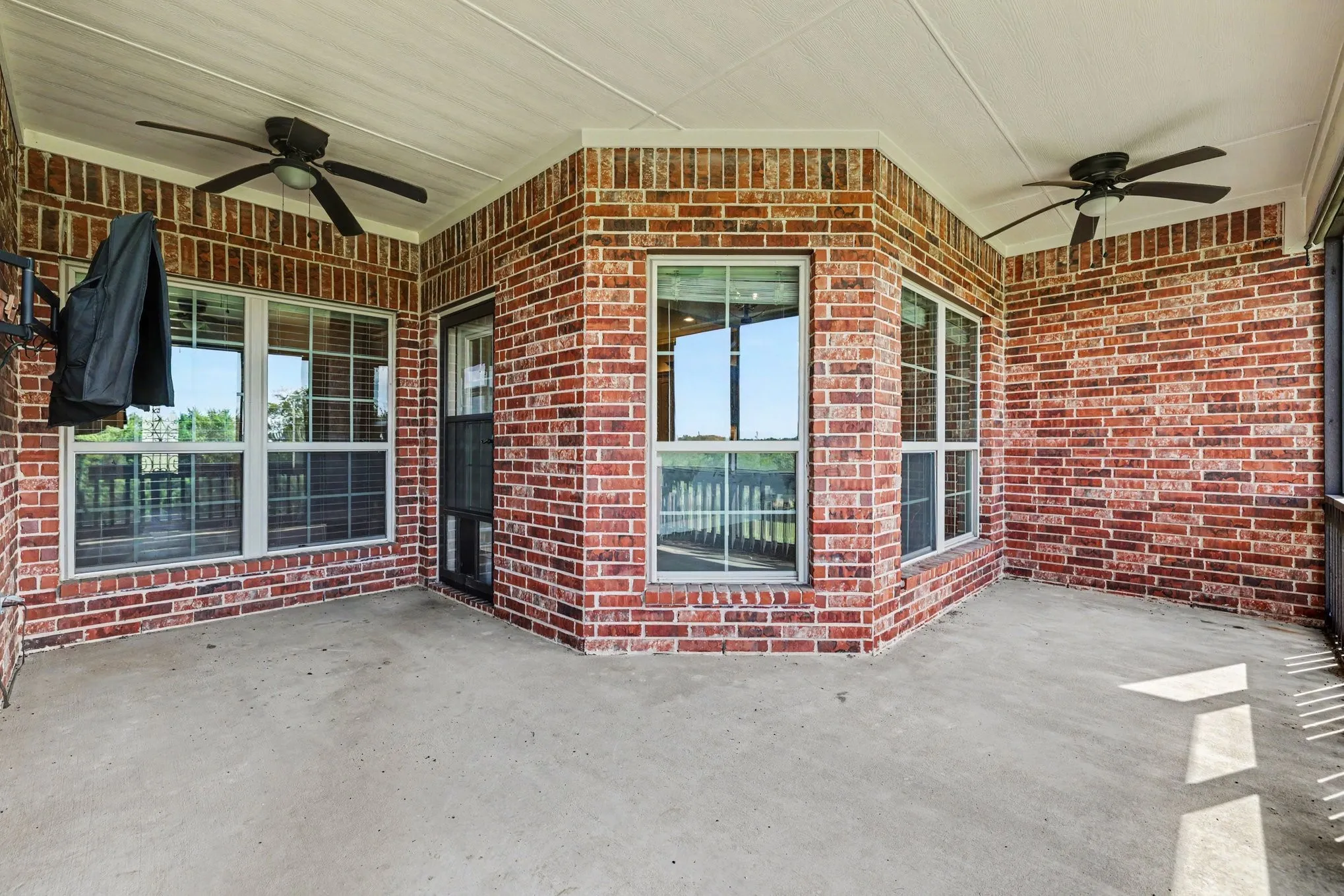 Single Family Residence For Sale in Grayson County , 2016 Fox Bend Trace, Gunter, Texas 75058, 4 Bedroom, 4 Bathroom, 3 Garage spaces, 3,308 Sqft, built in 2014, mls#21310646, Real Estate Agent in Gunter, Homes For Sale in Grayson county, Homes For Sale in Gunter, Realtor in Gunter Texas, Real Estate Brokerage Independent Realty Texas, Luminita Cordes Realtor