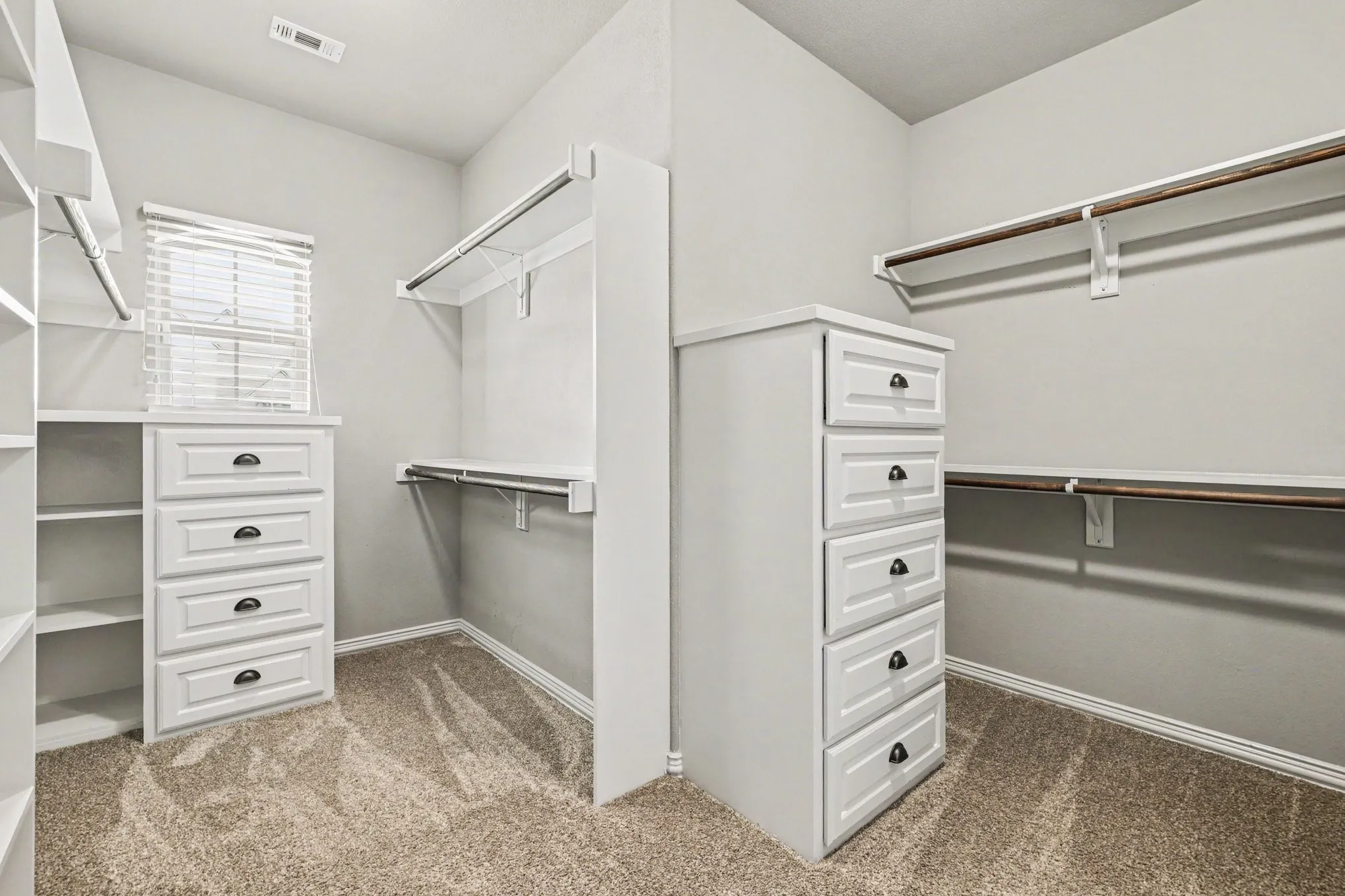 Single Family Residence For Sale in Grayson County , 2016 Fox Bend Trace, Gunter, Texas 75058, 4 Bedroom, 4 Bathroom, 3 Garage spaces, 3,308 Sqft, built in 2014, mls#21310646, Real Estate Agent in Gunter, Homes For Sale in Grayson county, Homes For Sale in Gunter, Realtor in Gunter Texas, Real Estate Brokerage Independent Realty Texas, Luminita Cordes Realtor