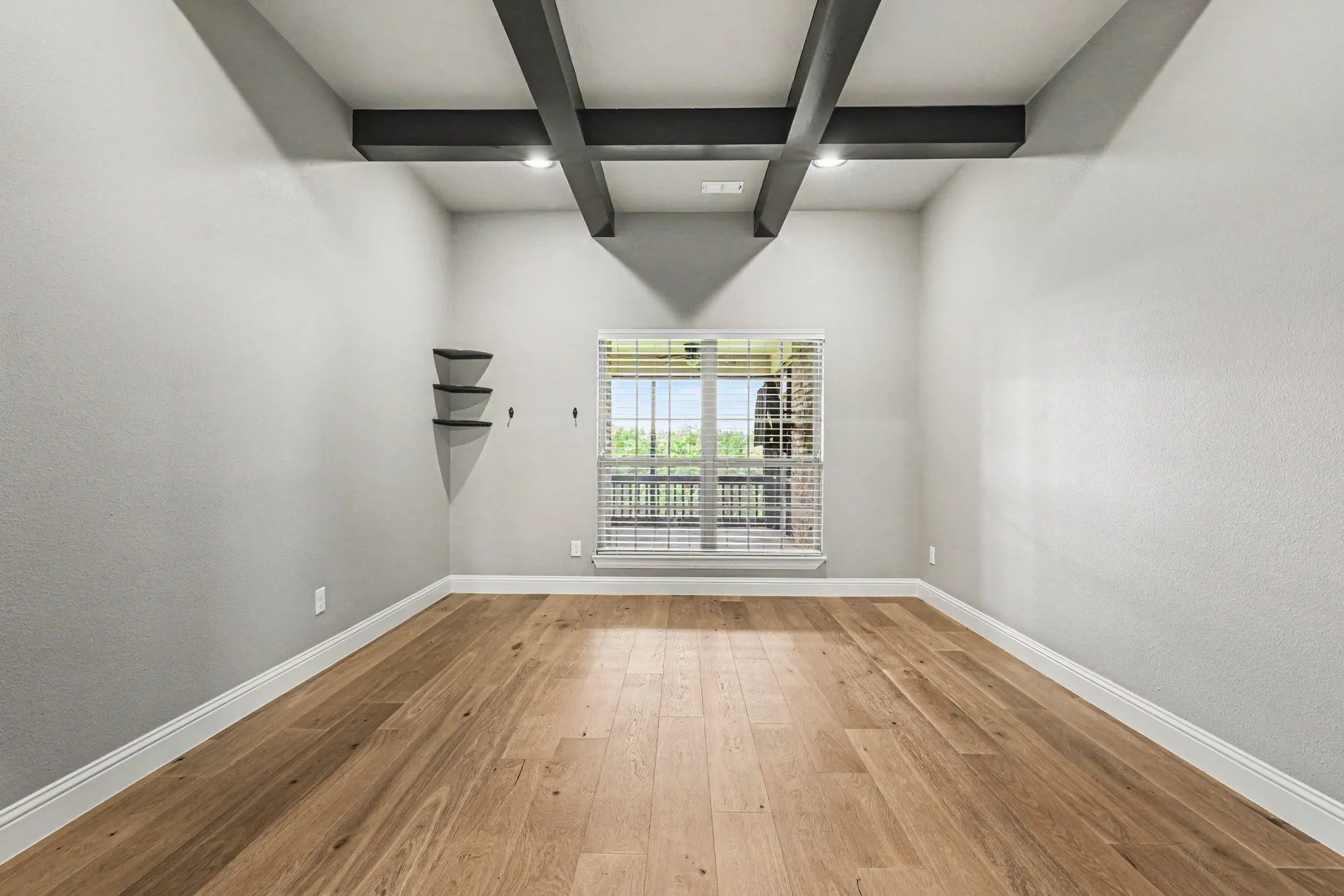 Single Family Residence For Sale in Grayson County , 2016 Fox Bend Trace, Gunter, Texas 75058, 4 Bedroom, 4 Bathroom, 3 Garage spaces, 3,308 Sqft, built in 2014, mls#21310646, Real Estate Agent in Gunter, Homes For Sale in Grayson county, Homes For Sale in Gunter, Realtor in Gunter Texas, Real Estate Brokerage Independent Realty Texas, Luminita Cordes Realtor