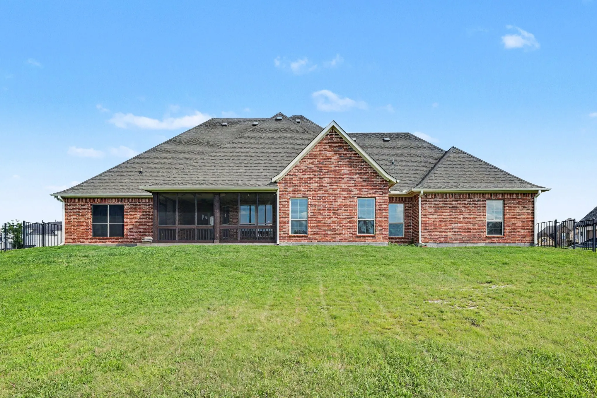 Single Family Residence For Sale in Grayson County , 2016 Fox Bend Trace, Gunter, Texas 75058, 4 Bedroom, 4 Bathroom, 3 Garage spaces, 3,308 Sqft, built in 2014, mls#21310646, Real Estate Agent in Gunter, Homes For Sale in Grayson county, Homes For Sale in Gunter, Realtor in Gunter Texas, Real Estate Brokerage Independent Realty Texas, Luminita Cordes Realtor