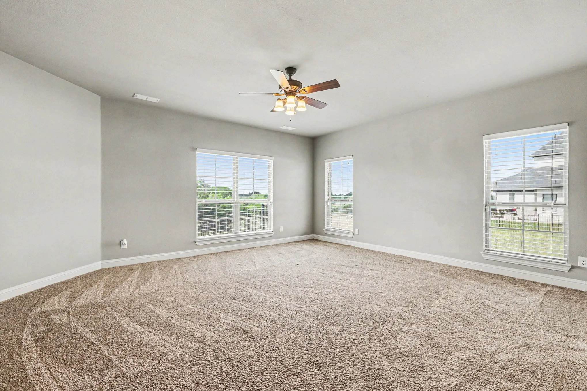 Single Family Residence For Sale in Grayson County , 2016 Fox Bend Trace, Gunter, Texas 75058, 4 Bedroom, 4 Bathroom, 3 Garage spaces, 3,308 Sqft, built in 2014, mls#21310646, Real Estate Agent in Gunter, Homes For Sale in Grayson county, Homes For Sale in Gunter, Realtor in Gunter Texas, Real Estate Brokerage Independent Realty Texas, Luminita Cordes Realtor