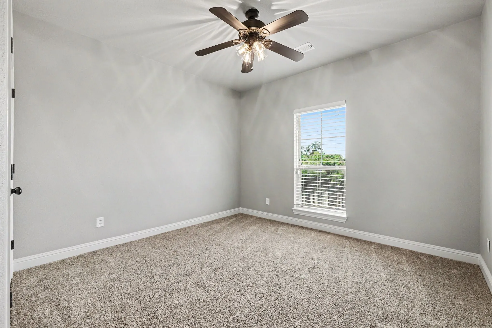 Single Family Residence For Sale in Grayson County , 2016 Fox Bend Trace, Gunter, Texas 75058, 4 Bedroom, 4 Bathroom, 3 Garage spaces, 3,308 Sqft, built in 2014, mls#21310646, Real Estate Agent in Gunter, Homes For Sale in Grayson county, Homes For Sale in Gunter, Realtor in Gunter Texas, Real Estate Brokerage Independent Realty Texas, Luminita Cordes Realtor