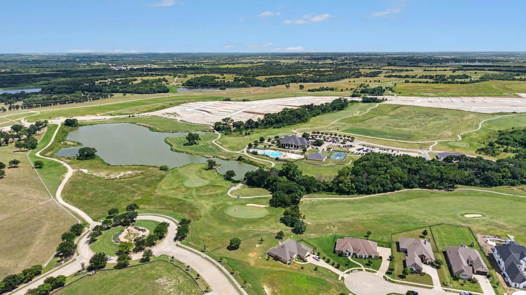 Single Family Residence For Sale in Grayson County , 2016 Fox Bend Trace, Gunter, Texas 75058, 4 Bedroom, 4 Bathroom, 3 Garage spaces, 3,308 Sqft, built in 2014, mls#21310646, Real Estate Agent in Gunter, Homes For Sale in Grayson county, Homes For Sale in Gunter, Realtor in Gunter Texas, Real Estate Brokerage Independent Realty Texas, Luminita Cordes Realtor