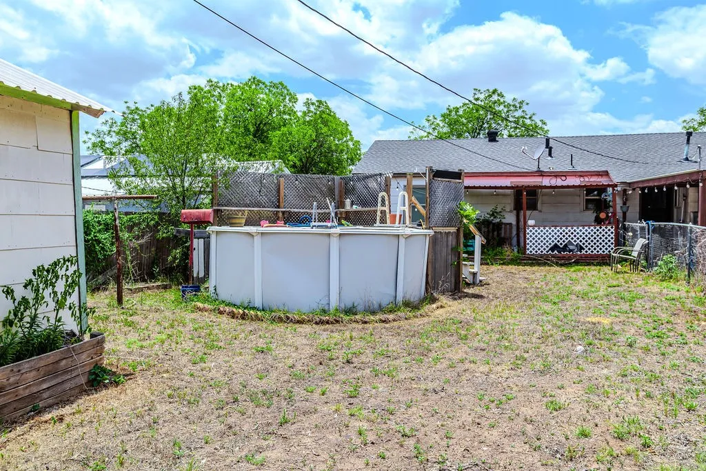 Single Family Residence For Sale in Jones County , 325 NW Avenue I, Hamlin, Texas 79520, 3 Bedroom, 2 Bathroom, Garage spaces, 1,210 Sqft, built in 1950, mls#21311359, Real Estate Agent in Hamlin, Homes For Sale in Jones county, Homes For Sale in Hamlin, Realtor in Hamlin Texas, Real Estate Brokerage Independent Realty Texas, Luminita Cordes Realtor