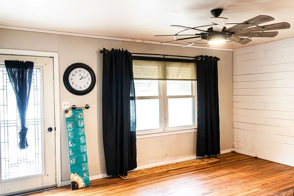 Single Family Residence For Sale in Jones County , 325 NW Avenue I, Hamlin, Texas 79520, 3 Bedroom, 2 Bathroom, Garage spaces, 1,210 Sqft, built in 1950, mls#21311359, Real Estate Agent in Hamlin, Homes For Sale in Jones county, Homes For Sale in Hamlin, Realtor in Hamlin Texas, Real Estate Brokerage Independent Realty Texas, Luminita Cordes Realtor