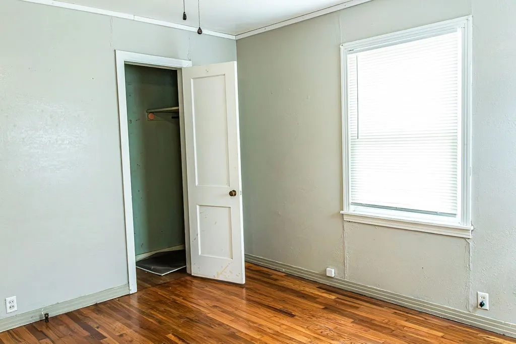 Single Family Residence For Sale in Jones County , 325 NW Avenue I, Hamlin, Texas 79520, 3 Bedroom, 2 Bathroom, Garage spaces, 1,210 Sqft, built in 1950, mls#21311359, Real Estate Agent in Hamlin, Homes For Sale in Jones county, Homes For Sale in Hamlin, Realtor in Hamlin Texas, Real Estate Brokerage Independent Realty Texas, Luminita Cordes Realtor