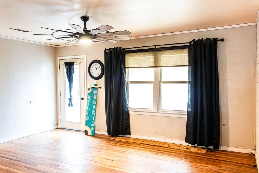 Single Family Residence For Sale in Jones County , 325 NW Avenue I, Hamlin, Texas 79520, 3 Bedroom, 2 Bathroom, Garage spaces, 1,210 Sqft, built in 1950, mls#21311359, Real Estate Agent in Hamlin, Homes For Sale in Jones county, Homes For Sale in Hamlin, Realtor in Hamlin Texas, Real Estate Brokerage Independent Realty Texas, Luminita Cordes Realtor