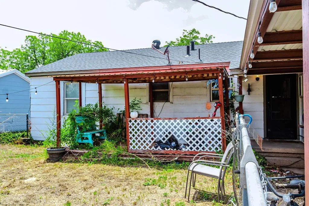 Single Family Residence For Sale in Jones County , 325 NW Avenue I, Hamlin, Texas 79520, 3 Bedroom, 2 Bathroom, Garage spaces, 1,210 Sqft, built in 1950, mls#21311359, Real Estate Agent in Hamlin, Homes For Sale in Jones county, Homes For Sale in Hamlin, Realtor in Hamlin Texas, Real Estate Brokerage Independent Realty Texas, Luminita Cordes Realtor