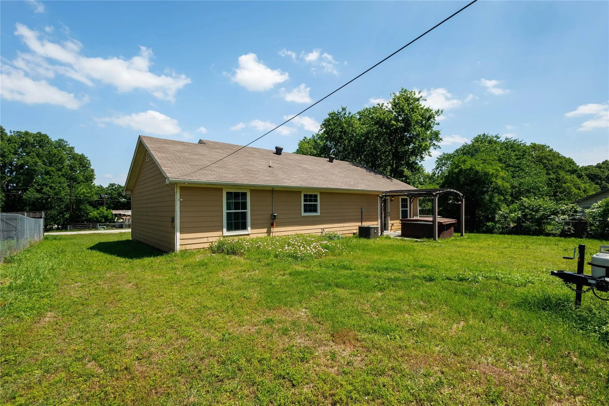 Single Family Residence For Rent in Tarrant County , 104 Richard Lane, Azle, Texas 76020, 3 Bedroom, 2 Bathroom, 2 Garage spaces, 1,248 Sqft, built in 2017, mls#21311416, Real Estate Agent in Azle, Homes For Rent in Tarrant county, Homes For Rent in Azle, Realtor in Azle Texas, Real Estate Brokerage Independent Realty Texas, Luminita Cordes Realtor