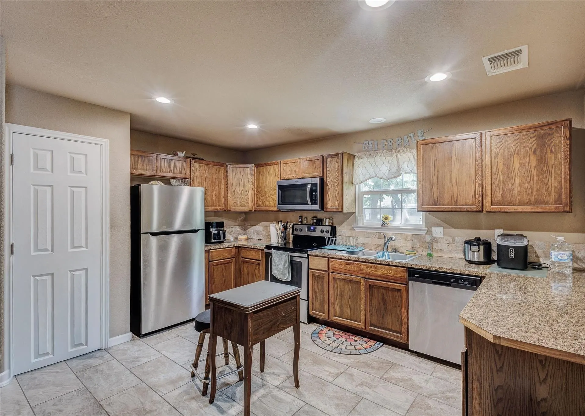 Single Family Residence For Rent in Tarrant County , 104 Richard Lane, Azle, Texas 76020, 3 Bedroom, 2 Bathroom, 2 Garage spaces, 1,248 Sqft, built in 2017, mls#21311416, Real Estate Agent in Azle, Homes For Rent in Tarrant county, Homes For Rent in Azle, Realtor in Azle Texas, Real Estate Brokerage Independent Realty Texas, Luminita Cordes Realtor