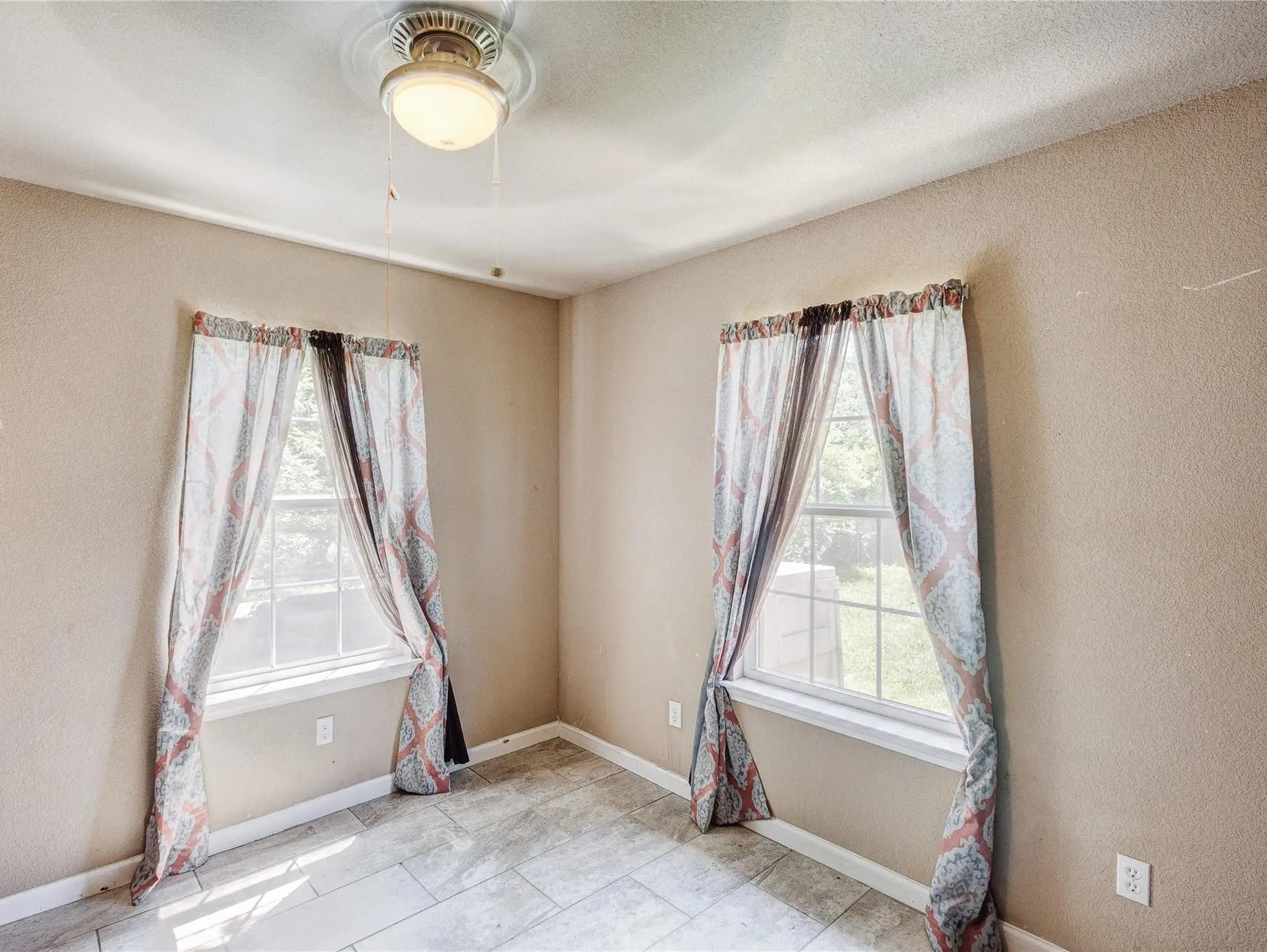 Single Family Residence For Rent in Tarrant County , 104 Richard Lane, Azle, Texas 76020, 3 Bedroom, 2 Bathroom, 2 Garage spaces, 1,248 Sqft, built in 2017, mls#21311416, Real Estate Agent in Azle, Homes For Rent in Tarrant county, Homes For Rent in Azle, Realtor in Azle Texas, Real Estate Brokerage Independent Realty Texas, Luminita Cordes Realtor