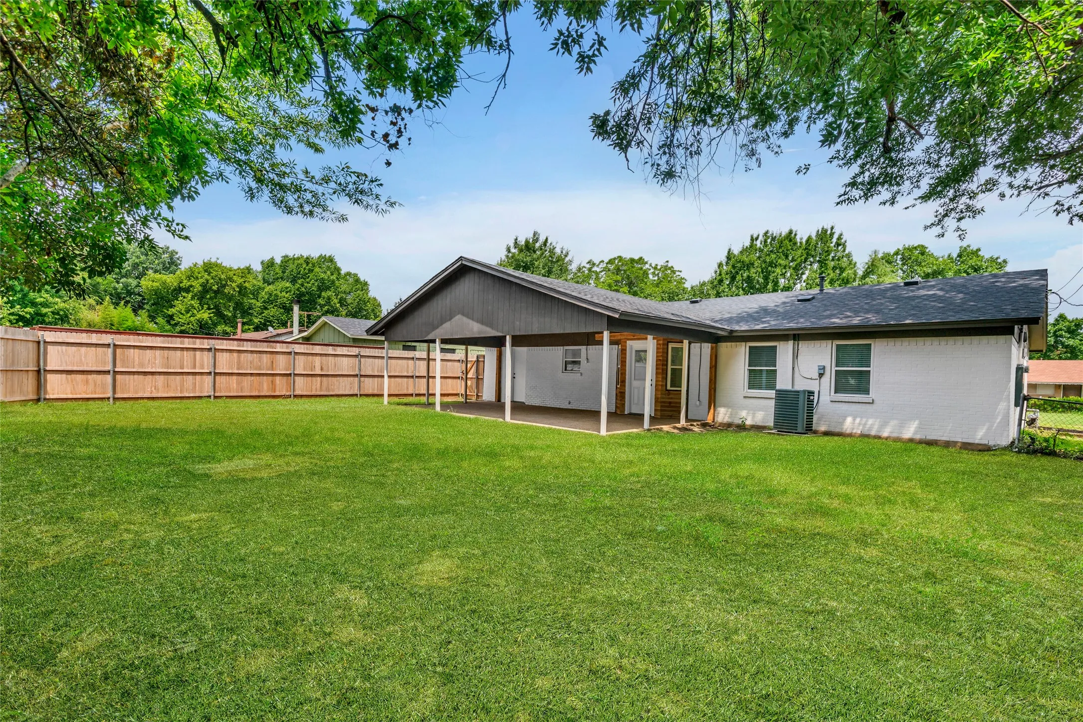 Single Family Residence For Sale in Johnson County , 341 Lena Lane, Burleson, Texas 76028, 4 Bedroom, 2 Bathroom, Garage spaces, 1,557 Sqft, built in 1962, mls#21311422, Real Estate Agent in Burleson, Homes For Sale in Johnson county, Homes For Sale in Burleson, Realtor in Burleson Texas, Real Estate Brokerage Independent Realty Texas, Luminita Cordes Realtor