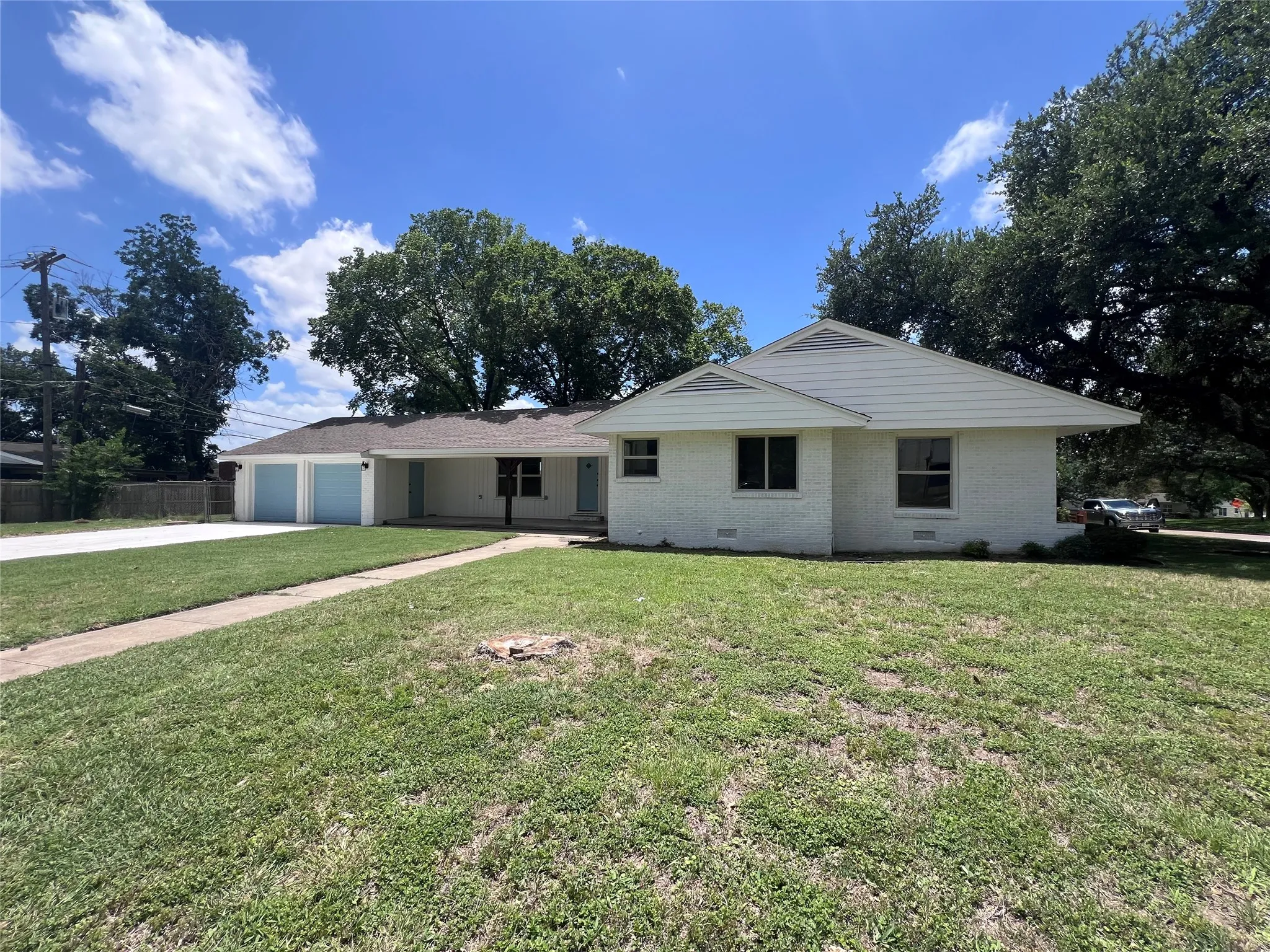 Single Family Residence For Sale in Mc Lennan County , 3200 Proctor Avenue, Waco, Texas 76708, 3 Bedroom, 2 Bathroom, 2 Garage spaces, 1,588 Sqft, built in 1951, mls#21310214, Real Estate Agent in Waco, Homes For Sale in Mc Lennan county, Homes For Sale in Waco, Realtor in Waco Texas, Real Estate Brokerage Independent Realty Texas, Luminita Cordes Realtor