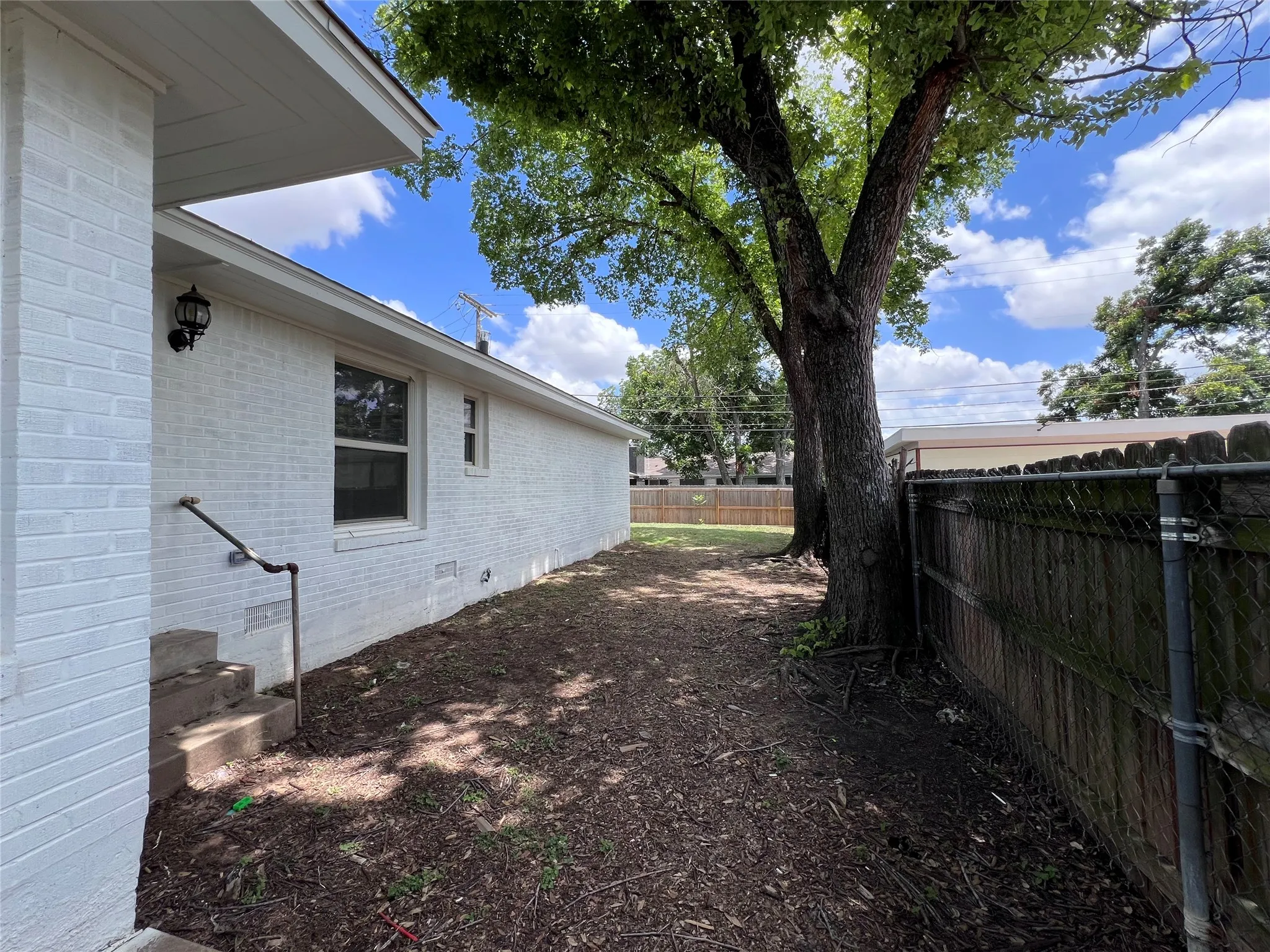 Single Family Residence For Sale in Mc Lennan County , 3200 Proctor Avenue, Waco, Texas 76708, 3 Bedroom, 2 Bathroom, 2 Garage spaces, 1,588 Sqft, built in 1951, mls#21310214, Real Estate Agent in Waco, Homes For Sale in Mc Lennan county, Homes For Sale in Waco, Realtor in Waco Texas, Real Estate Brokerage Independent Realty Texas, Luminita Cordes Realtor