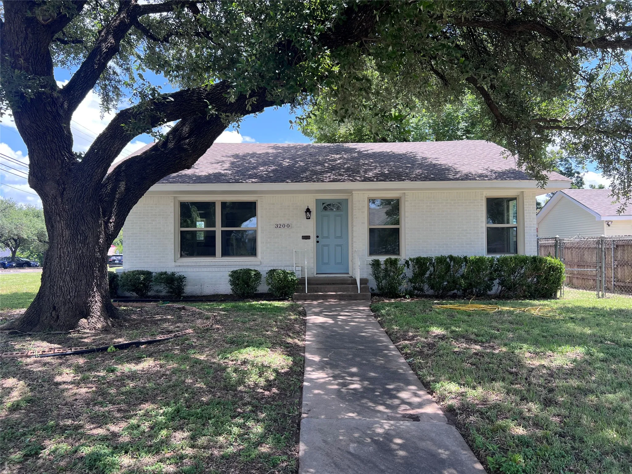 Single Family Residence For Sale in Mc Lennan County , 3200 Proctor Avenue, Waco, Texas 76708, 3 Bedroom, 2 Bathroom, 2 Garage spaces, 1,588 Sqft, built in 1951, mls#21310214, Real Estate Agent in Waco, Homes For Sale in Mc Lennan county, Homes For Sale in Waco, Realtor in Waco Texas, Real Estate Brokerage Independent Realty Texas, Luminita Cordes Realtor