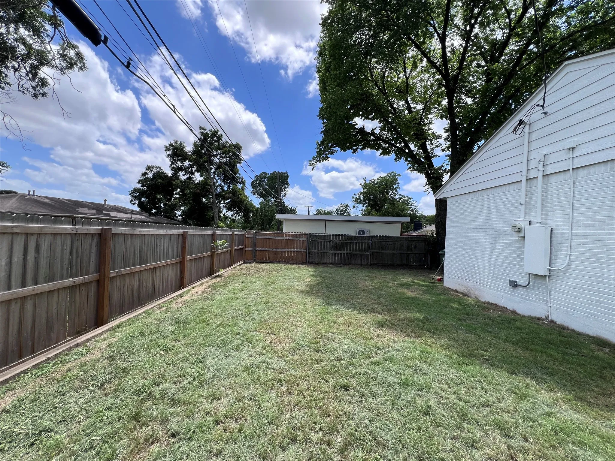 Single Family Residence For Sale in Mc Lennan County , 3200 Proctor Avenue, Waco, Texas 76708, 3 Bedroom, 2 Bathroom, 2 Garage spaces, 1,588 Sqft, built in 1951, mls#21310214, Real Estate Agent in Waco, Homes For Sale in Mc Lennan county, Homes For Sale in Waco, Realtor in Waco Texas, Real Estate Brokerage Independent Realty Texas, Luminita Cordes Realtor