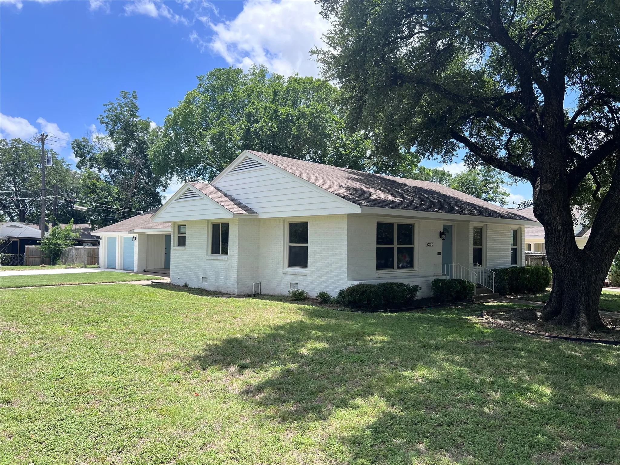 Single Family Residence For Sale in Mc Lennan County , 3200 Proctor Avenue, Waco, Texas 76708, 3 Bedroom, 2 Bathroom, 2 Garage spaces, 1,588 Sqft, built in 1951, mls#21310214, Real Estate Agent in Waco, Homes For Sale in Mc Lennan county, Homes For Sale in Waco, Realtor in Waco Texas, Real Estate Brokerage Independent Realty Texas, Luminita Cordes Realtor
