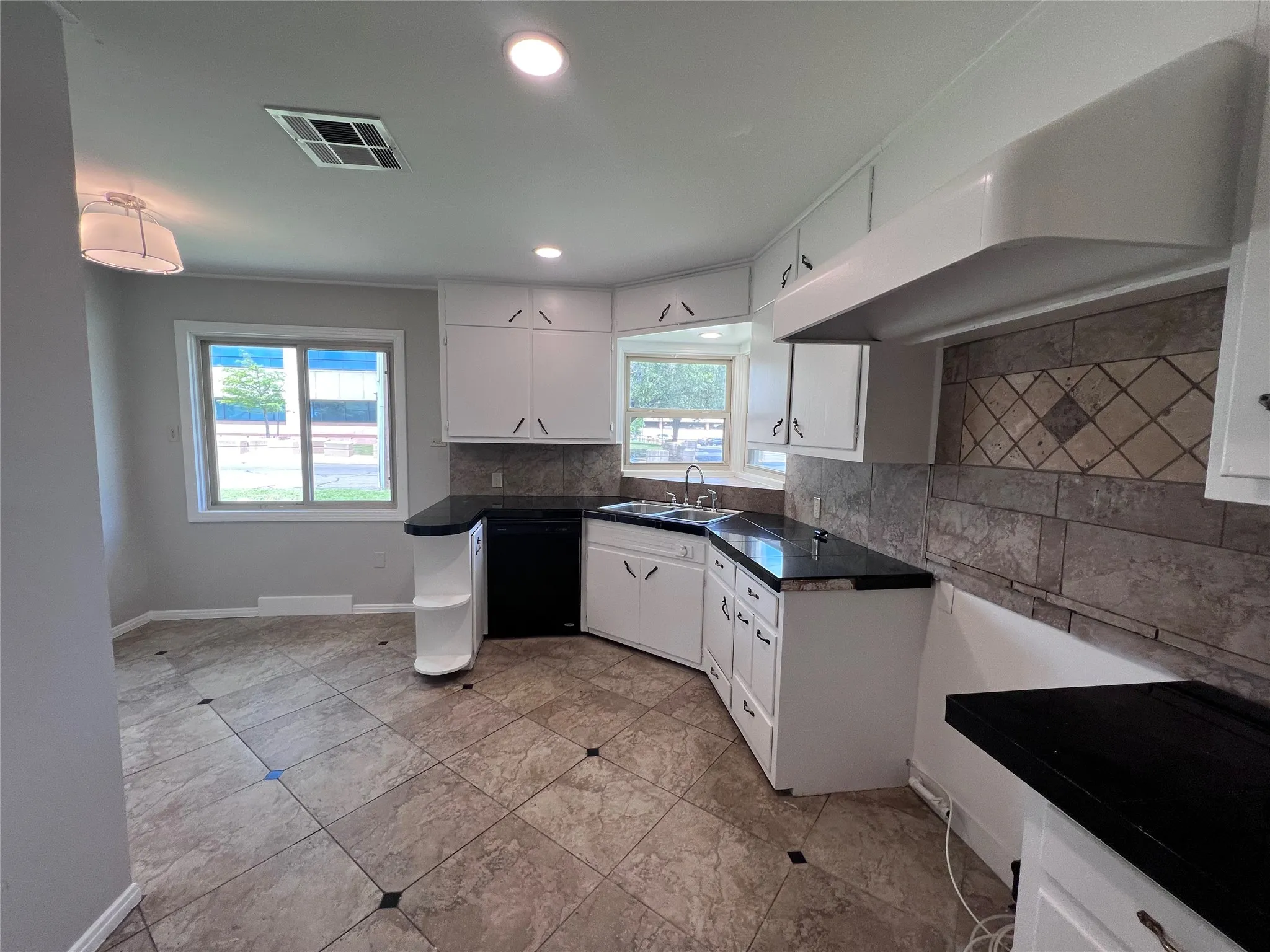 Single Family Residence For Sale in Mc Lennan County , 3200 Proctor Avenue, Waco, Texas 76708, 3 Bedroom, 2 Bathroom, 2 Garage spaces, 1,588 Sqft, built in 1951, mls#21310214, Real Estate Agent in Waco, Homes For Sale in Mc Lennan county, Homes For Sale in Waco, Realtor in Waco Texas, Real Estate Brokerage Independent Realty Texas, Luminita Cordes Realtor
