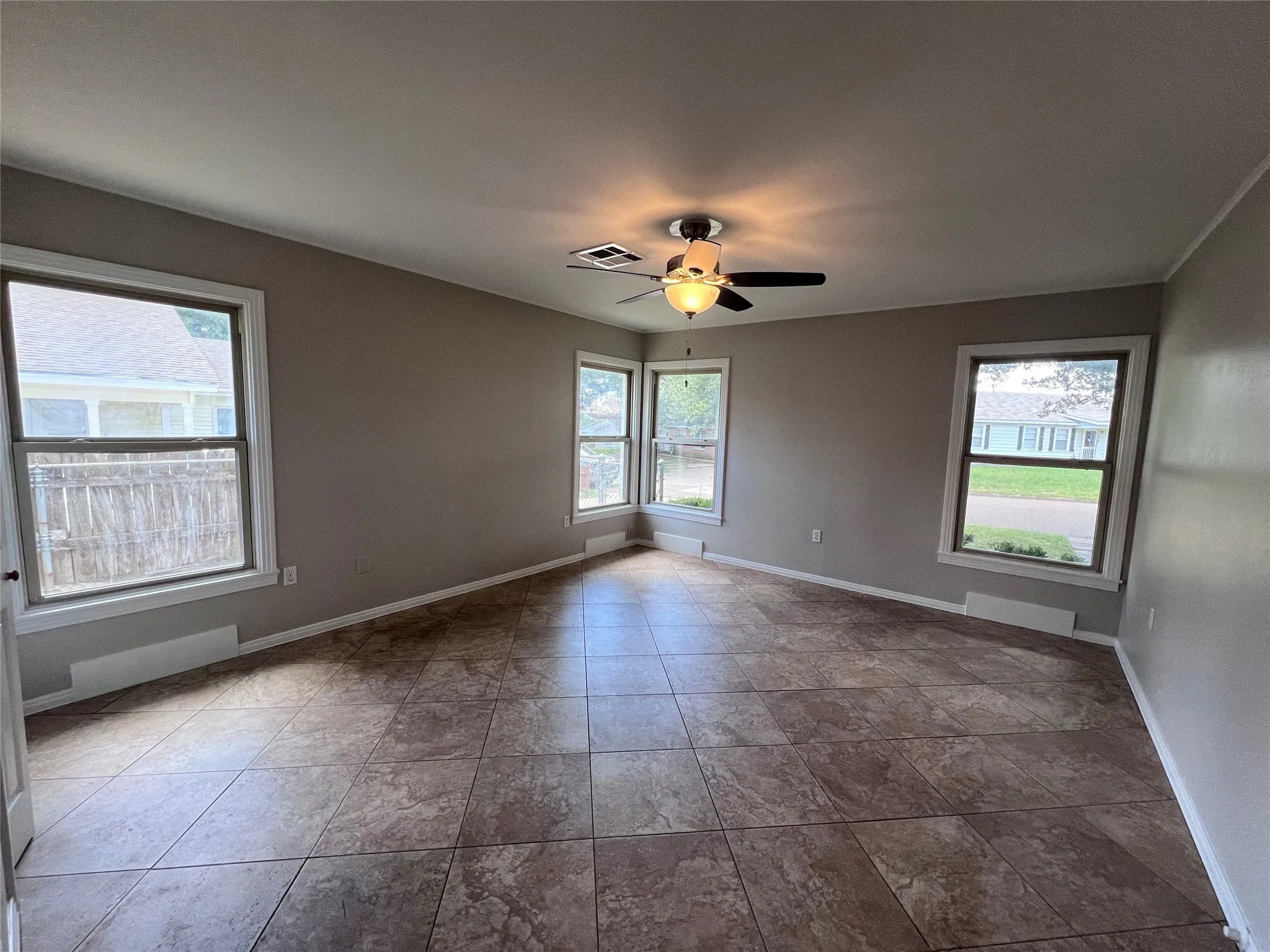 Single Family Residence For Sale in Mc Lennan County , 3200 Proctor Avenue, Waco, Texas 76708, 3 Bedroom, 2 Bathroom, 2 Garage spaces, 1,588 Sqft, built in 1951, mls#21310214, Real Estate Agent in Waco, Homes For Sale in Mc Lennan county, Homes For Sale in Waco, Realtor in Waco Texas, Real Estate Brokerage Independent Realty Texas, Luminita Cordes Realtor