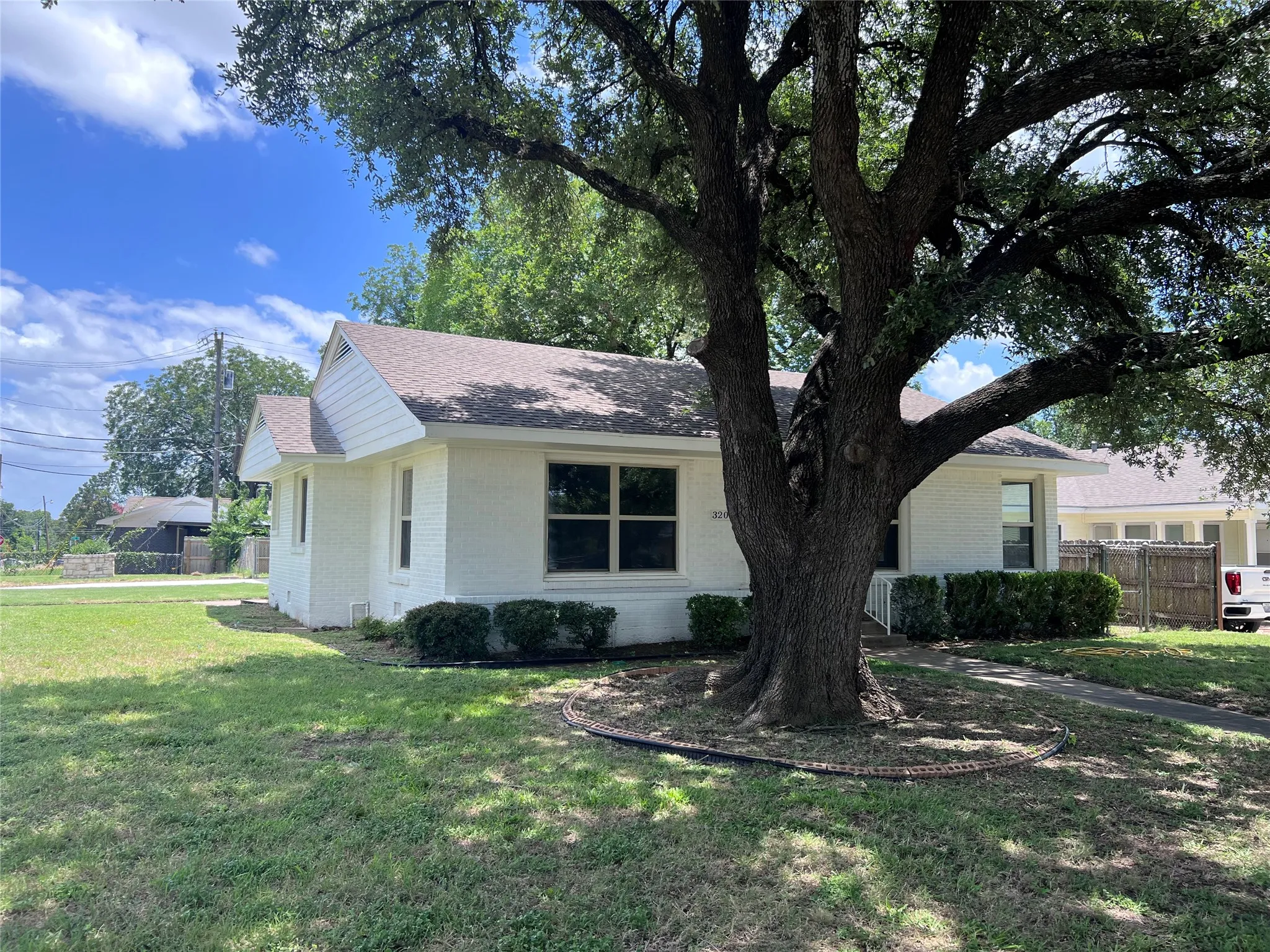 Single Family Residence For Sale in Mc Lennan County , 3200 Proctor Avenue, Waco, Texas 76708, 3 Bedroom, 2 Bathroom, 2 Garage spaces, 1,588 Sqft, built in 1951, mls#21310214, Real Estate Agent in Waco, Homes For Sale in Mc Lennan county, Homes For Sale in Waco, Realtor in Waco Texas, Real Estate Brokerage Independent Realty Texas, Luminita Cordes Realtor