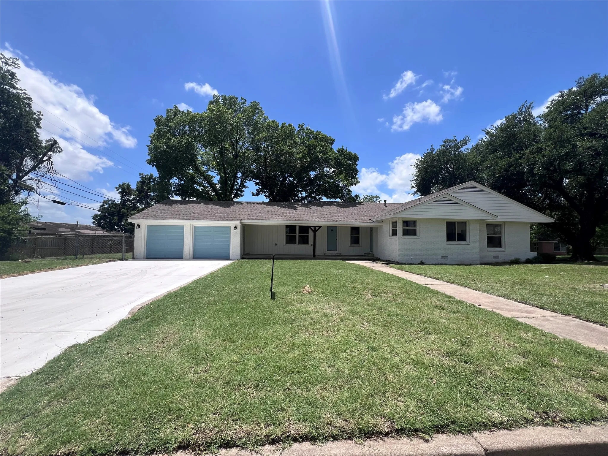 Single Family Residence For Sale in Mc Lennan County , 3200 Proctor Avenue, Waco, Texas 76708, 3 Bedroom, 2 Bathroom, 2 Garage spaces, 1,588 Sqft, built in 1951, mls#21310214, Real Estate Agent in Waco, Homes For Sale in Mc Lennan county, Homes For Sale in Waco, Realtor in Waco Texas, Real Estate Brokerage Independent Realty Texas, Luminita Cordes Realtor