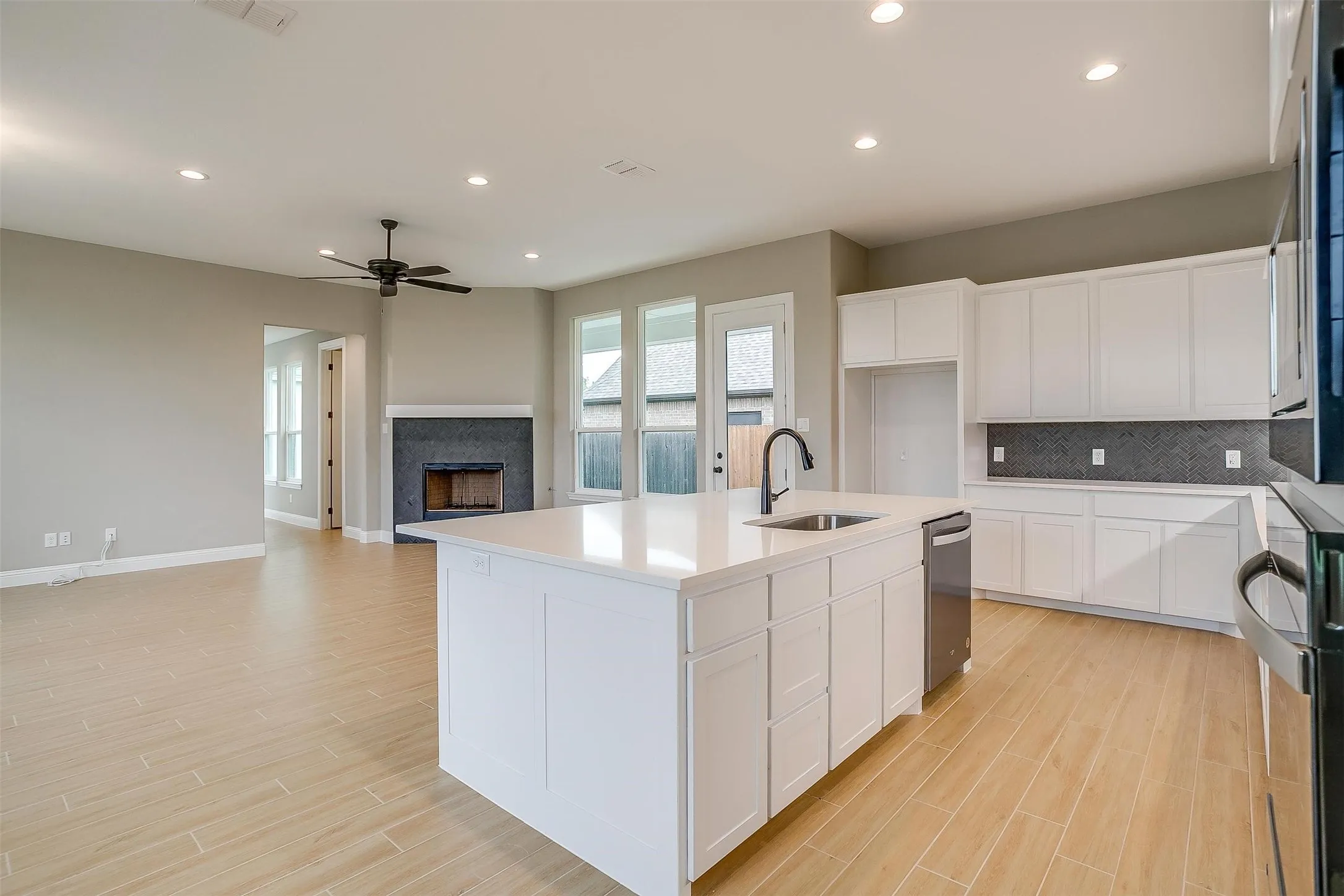 Single Family Residence For Sale in Tarrant County , 991 Hulen, Crowley, Texas 76036, 3 Bedroom, 3 Bathroom, 2 Garage spaces, 2,245 Sqft, built in 2023, mls#21311456, Real Estate Agent in Crowley, Homes For Sale in Tarrant county, Homes For Sale in Crowley, Realtor in Crowley Texas, Real Estate Brokerage Independent Realty Texas, Luminita Cordes Realtor