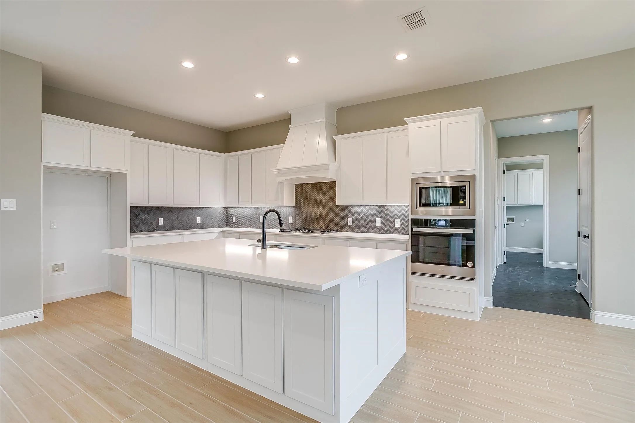 Single Family Residence For Sale in Tarrant County , 991 Hulen, Crowley, Texas 76036, 3 Bedroom, 3 Bathroom, 2 Garage spaces, 2,245 Sqft, built in 2023, mls#21311456, Real Estate Agent in Crowley, Homes For Sale in Tarrant county, Homes For Sale in Crowley, Realtor in Crowley Texas, Real Estate Brokerage Independent Realty Texas, Luminita Cordes Realtor
