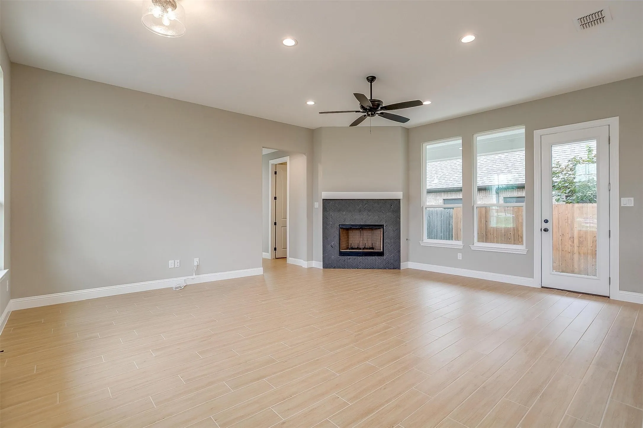 Single Family Residence For Sale in Tarrant County , 991 Hulen, Crowley, Texas 76036, 3 Bedroom, 3 Bathroom, 2 Garage spaces, 2,245 Sqft, built in 2023, mls#21311456, Real Estate Agent in Crowley, Homes For Sale in Tarrant county, Homes For Sale in Crowley, Realtor in Crowley Texas, Real Estate Brokerage Independent Realty Texas, Luminita Cordes Realtor