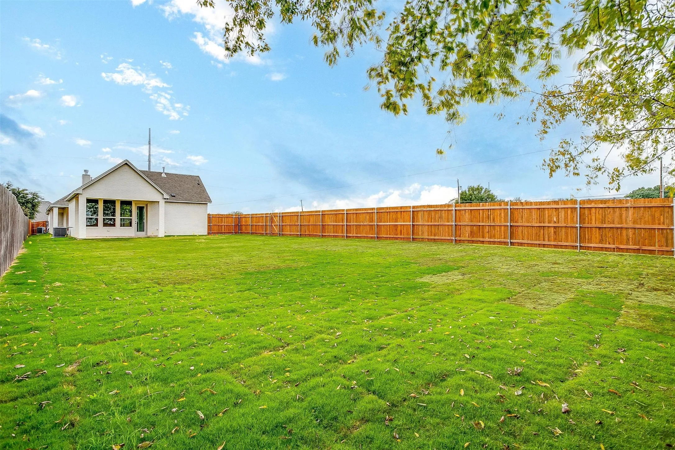 Single Family Residence For Sale in Tarrant County , 991 Hulen, Crowley, Texas 76036, 3 Bedroom, 3 Bathroom, 2 Garage spaces, 2,245 Sqft, built in 2023, mls#21311456, Real Estate Agent in Crowley, Homes For Sale in Tarrant county, Homes For Sale in Crowley, Realtor in Crowley Texas, Real Estate Brokerage Independent Realty Texas, Luminita Cordes Realtor