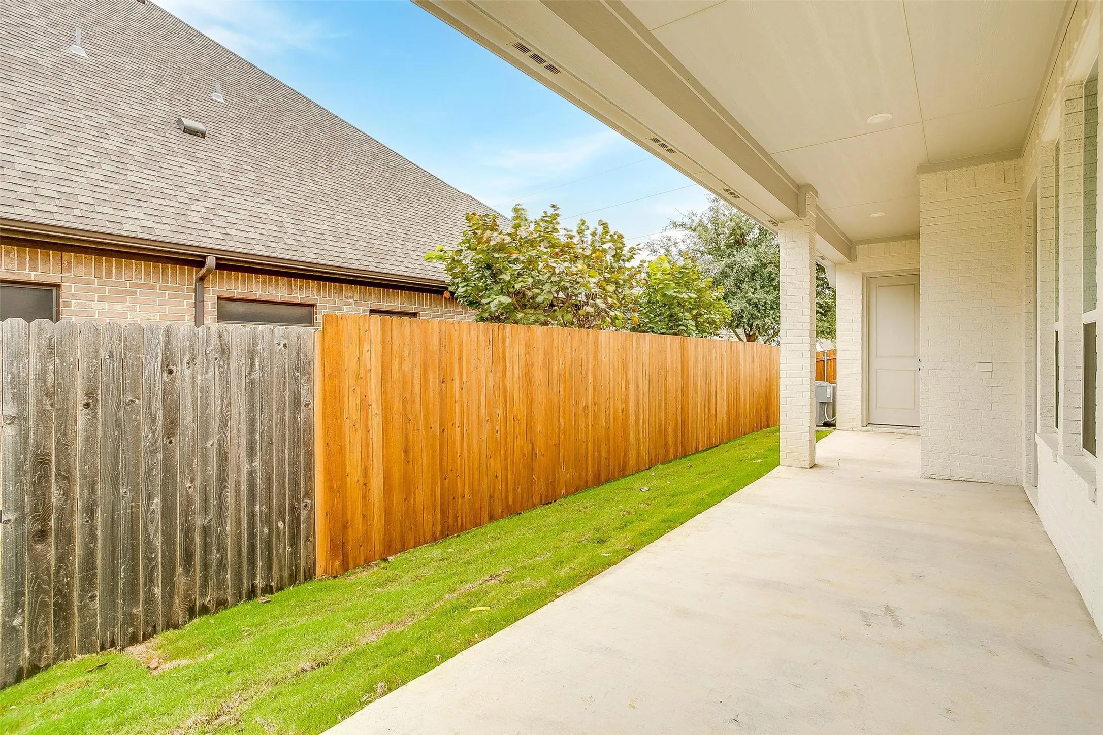 Single Family Residence For Sale in Tarrant County , 991 Hulen, Crowley, Texas 76036, 3 Bedroom, 3 Bathroom, 2 Garage spaces, 2,245 Sqft, built in 2023, mls#21311456, Real Estate Agent in Crowley, Homes For Sale in Tarrant county, Homes For Sale in Crowley, Realtor in Crowley Texas, Real Estate Brokerage Independent Realty Texas, Luminita Cordes Realtor