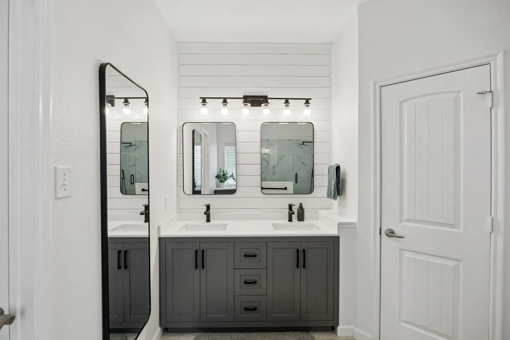 Single Family Residence For Sale in Collin County , 9705 Starfire Drive, Mc Kinney, Texas 75072, 4 Bedrooms, 3 Bathrooms, 2 Garage spaces, 2,283 Sqft, built in 2007, Price $479,000, mls#21310434, Real Estate Agent in Mc Kinney, Homes For Sale in Collin county, Homes For Sale in Mc Kinney, Realtor in Mc Kinney Texas, Real Estate Brokerage Independent Realty Texas, Luminita Cordes Realtor